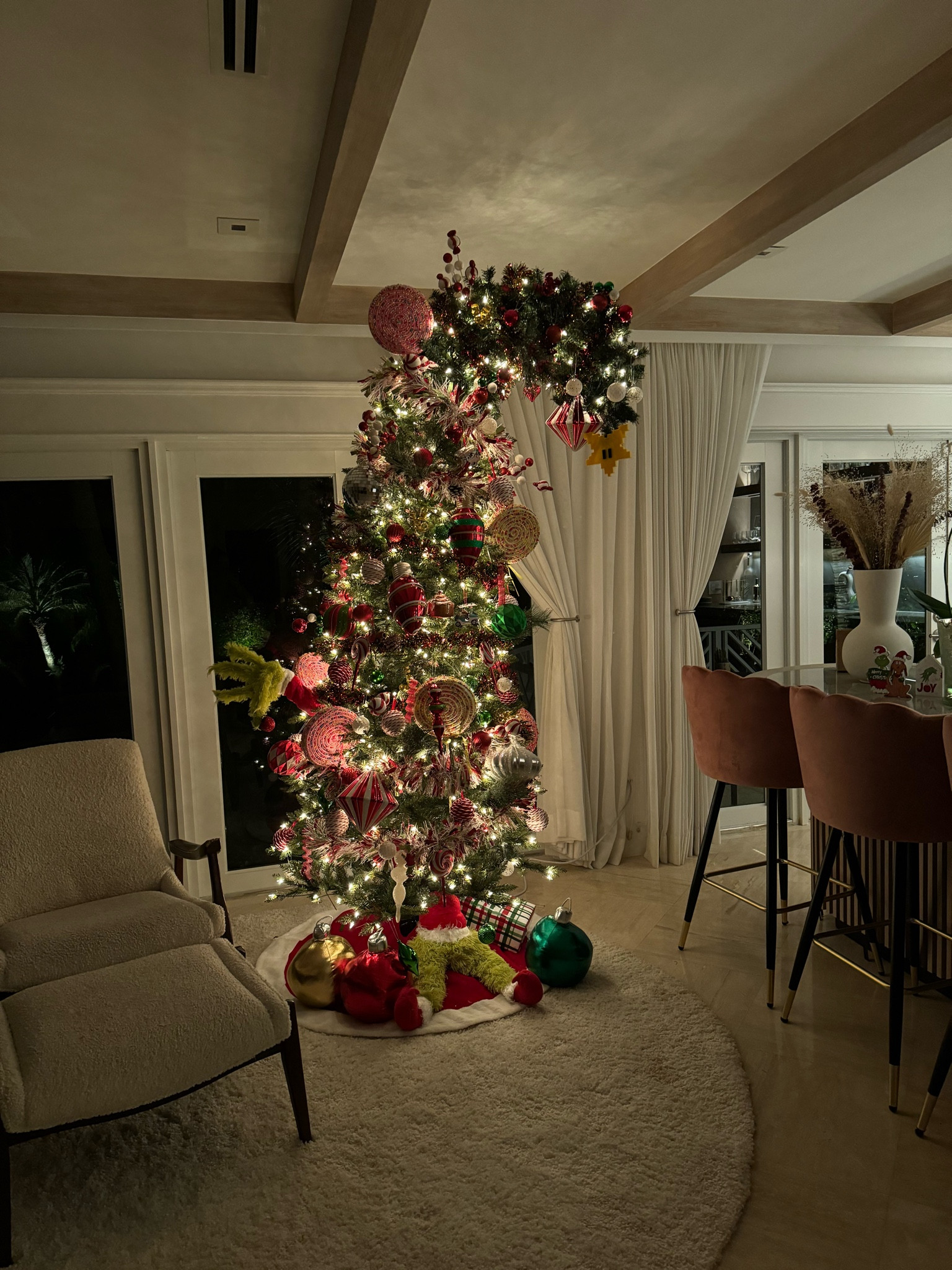 Grinch themed Christmas tree 🎄🎅🌨️  

#LTKSeasonal #LTKhome #LTKHoliday