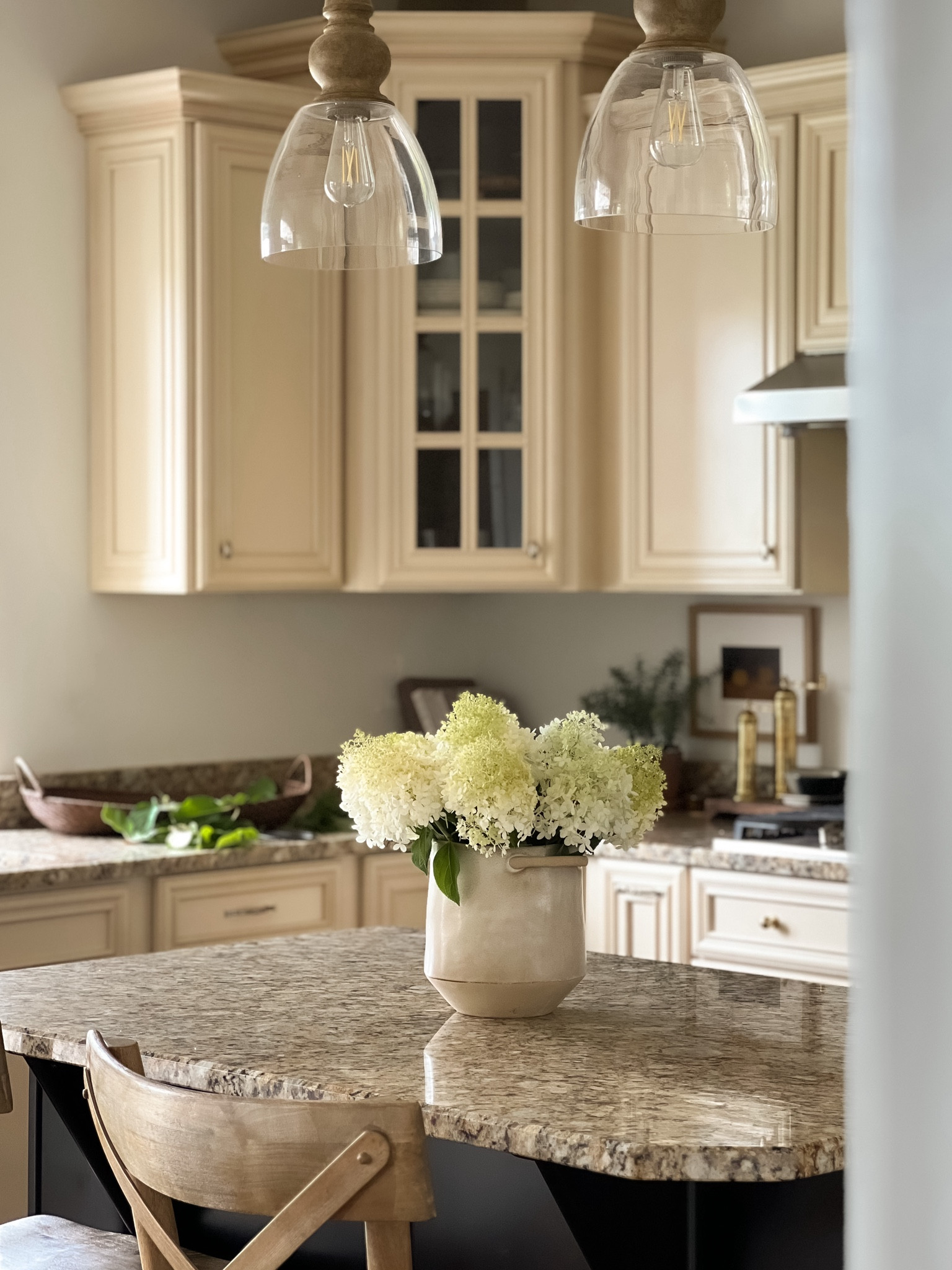 Summer kitchen decor

Ceramic pendants, bread boards, gingham tea towel
McGee & co
Amber interiors style
Amazon home
Walmart finds
Amazon finds

#LTKStyleTip #LTKHome