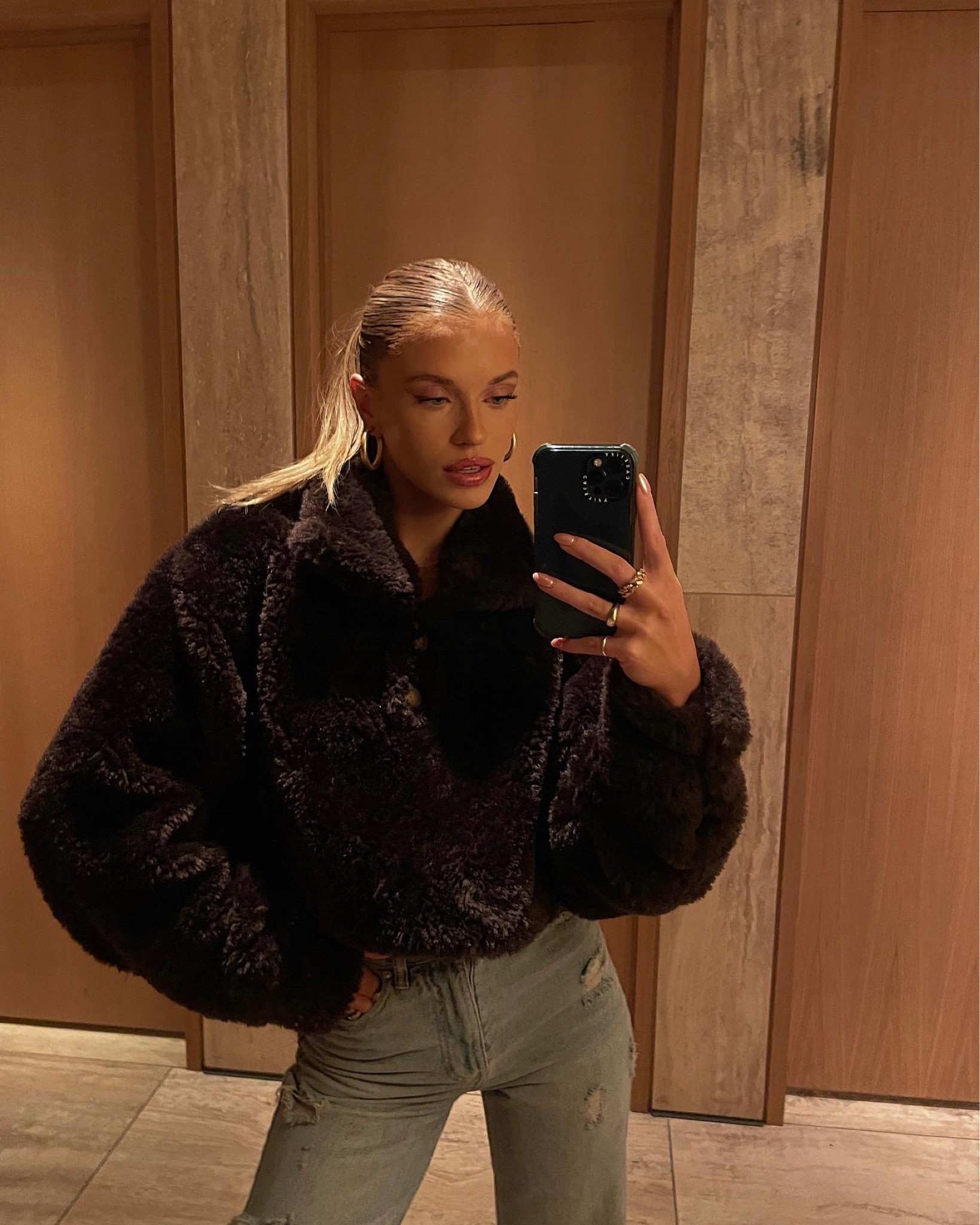 Fur jacket from revolve 🧸🤎

#LTKFind #LTKSeasonal #LTKfit