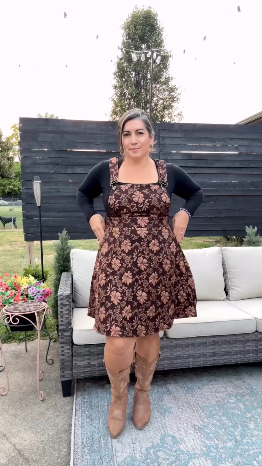 This overall dress would be so cute for Octoberfest! 🍻

Follow @nicholebabinec for more mid - plus size fashion inspiration 

#bloomchic #bloomchicdress #octoberfest #fallfashion #halloweencostumeideas #allbodiesaregoodbodies #wearwhatyoulove #bodydiversity #bodyacceptance