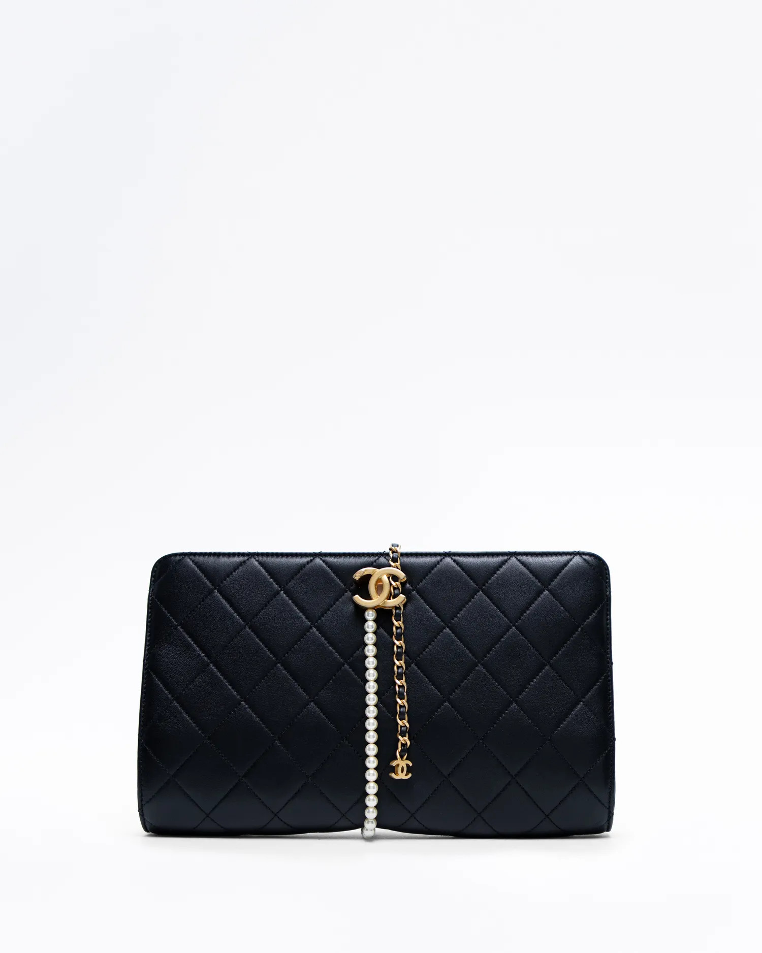 Lambskin Pearl Chain Clutch | Vivrelle