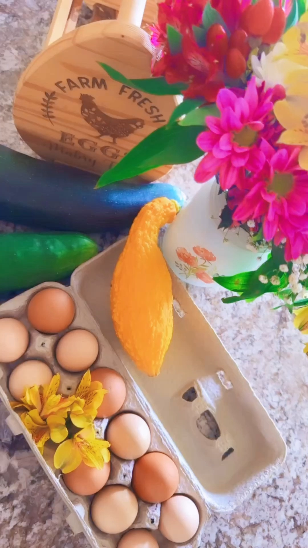 Is there anything better than farm fresh 🐓 eggs 🥚 and homegrown veggies 🥒💛 from the garden 🪴 to get to share with your neighbors?! 🫶🏽