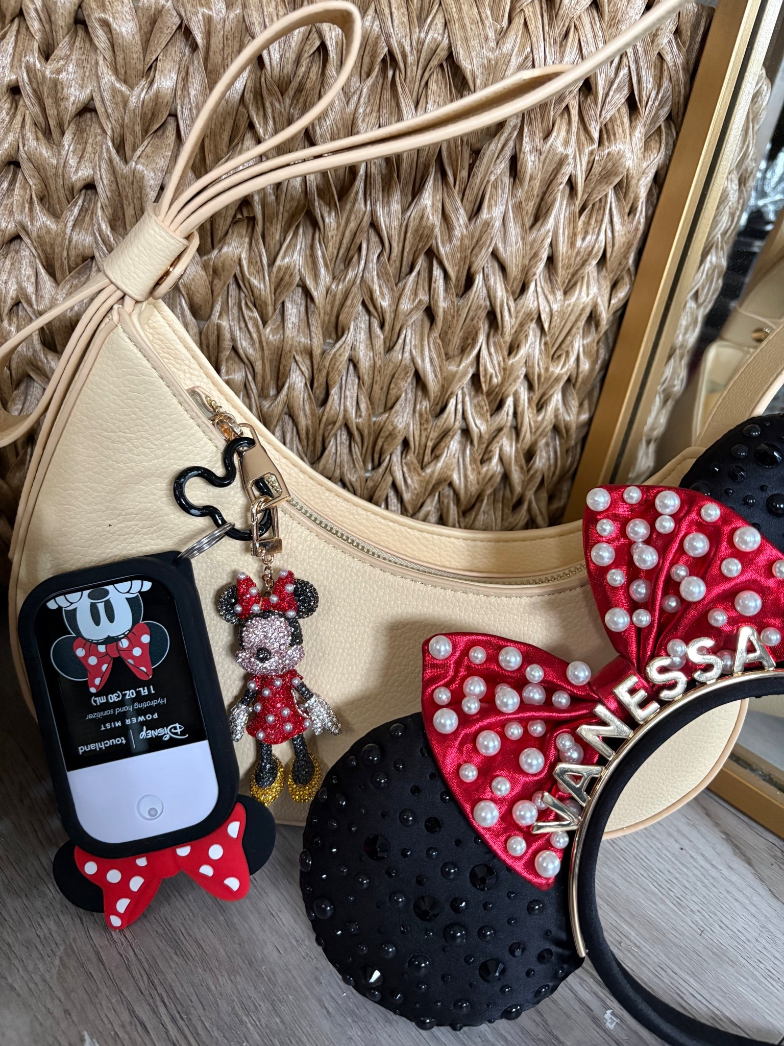 A little Minnie moment ❤️

Disney/ accessories/ Minnie Mouse/ baublebar/ touchland/ beauty/ park essentials 

#LTKMothersDay #LTKBeauty #LTKootd