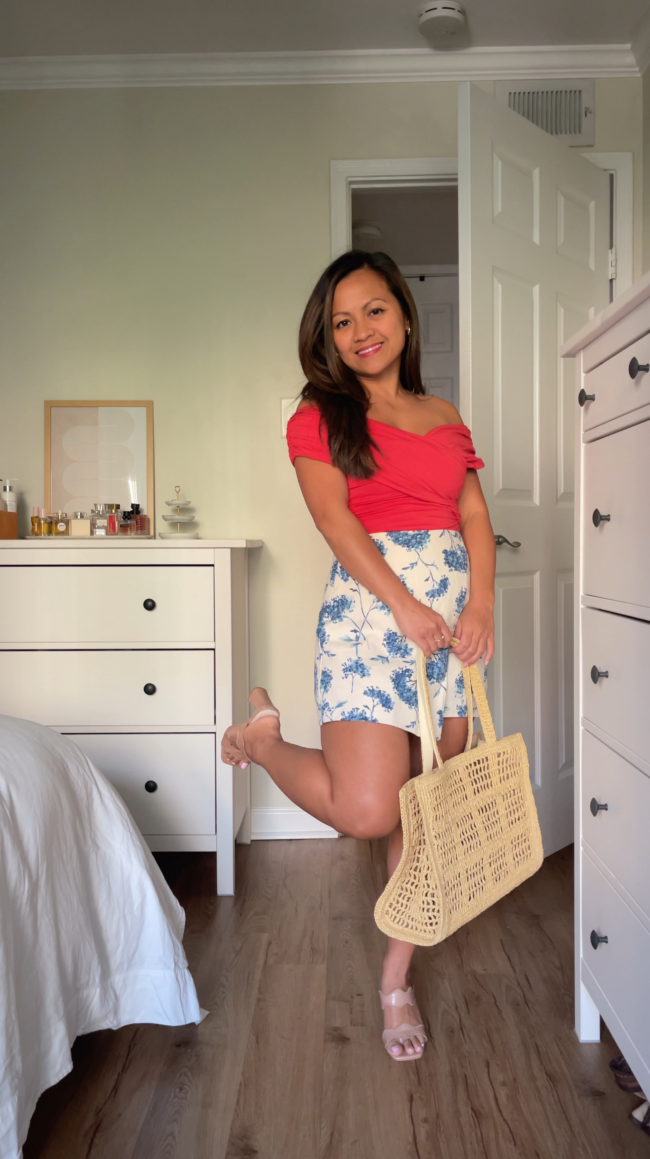 4th of outfit :) 

As you all know , I love shopping at Abercrombie bc of their petite sizing and cute clothes! 

Shoes - size 4 women at Dolce Vita- currently in sale at Nordstrom 

#LTKxNSale #LTKStyleTip