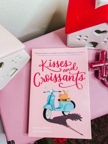 Kisses & Croissants 💋🥐 I recently read this book and it was so cute! 🥰 I loved it so much and it was such a fun story. I gave it 4 stars and really want to go to France and eat a croissant. ✨ Have you read this book yet? 🤔