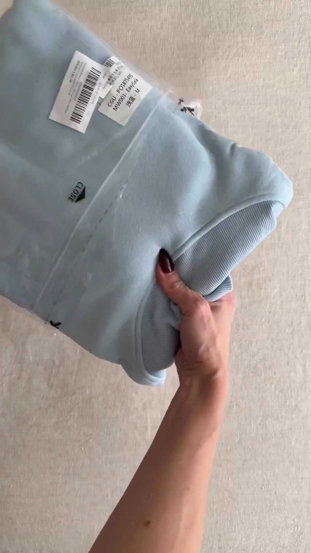 funnel neck sweater.  i'm 5'7 and wearing medium 

got it in four colors to try on .  many more colors available #funnelnecksweater #mocksweater #oversizedsweater