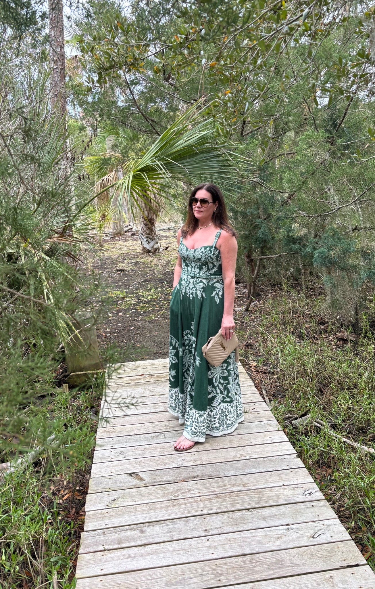Getting lucky with my green dress finds lately! 🌴 This one is such a good fit, has adjustable straps and pockets. A really pretty green, too! 