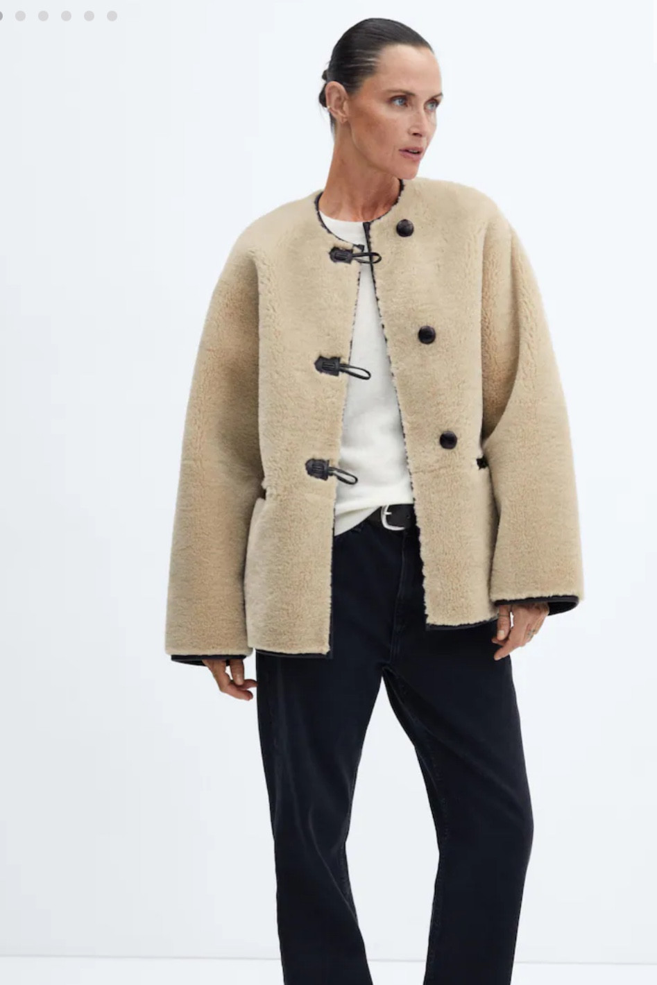Beige coat 

#LTKeurope #LTKSeasonal #LTKstyletip