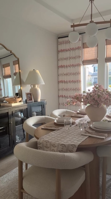 You know that feeling when a room finally comes together? 🤍

The dining room officially feels finished, and I can’t stop walking by just to admire it. ✨