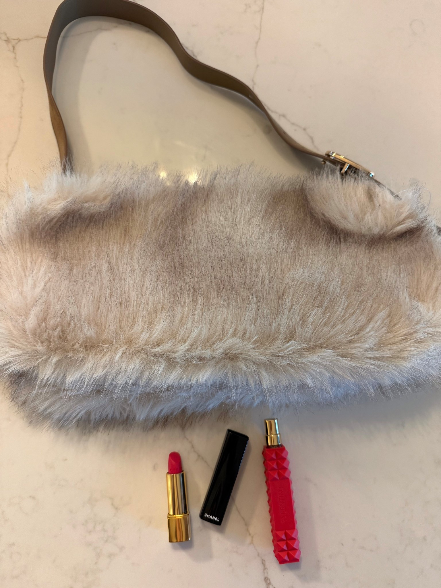 What’s in my bag
Winter beauty

#LTKselfcare #LTKFindsUnder50 #LTKBeauty