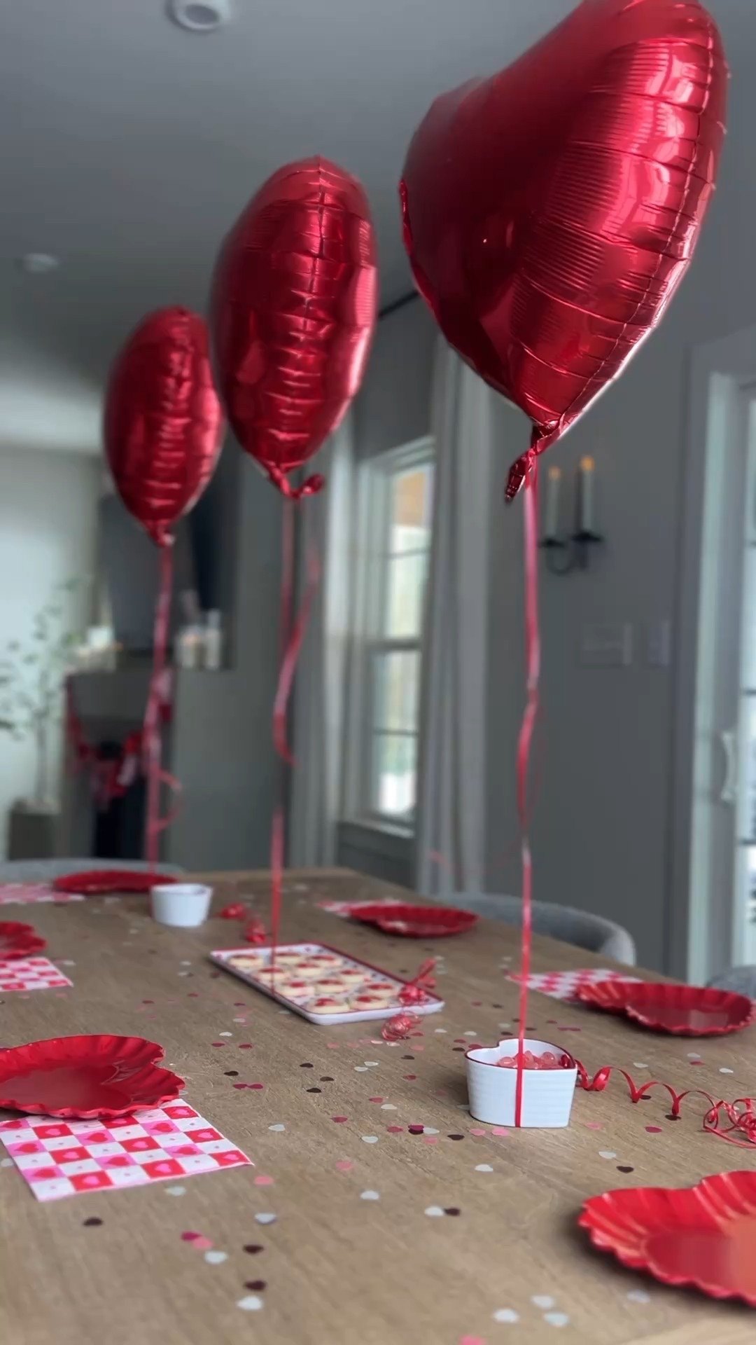 Kids Valentine’s Day pizza party set up / linked some of the decor 🍕💘💌💕❣️