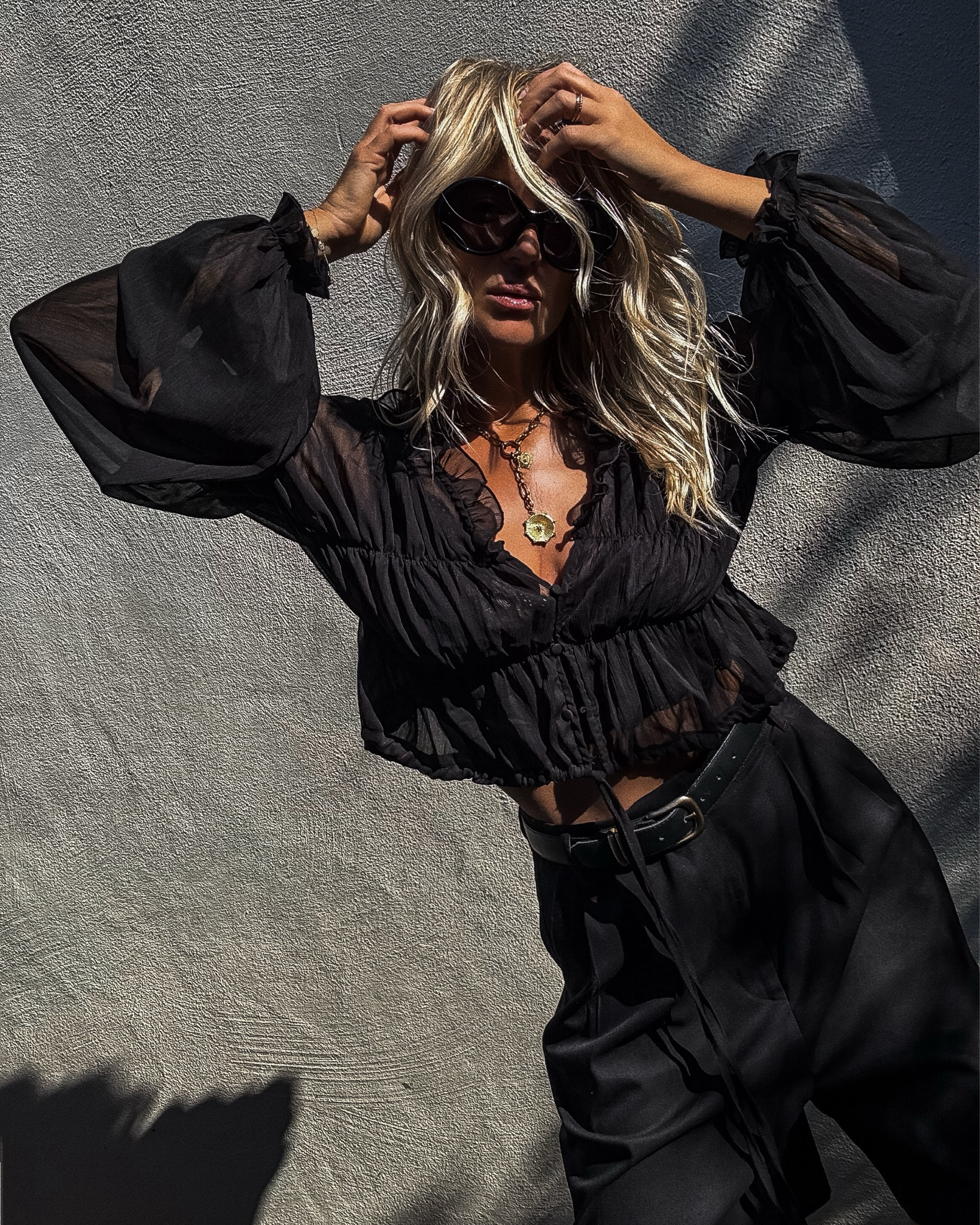 a neo-noir moment

#minimalchic #90sstyle #minimalstyle #fallstyle #streetstyle 

#LTKStyleTip