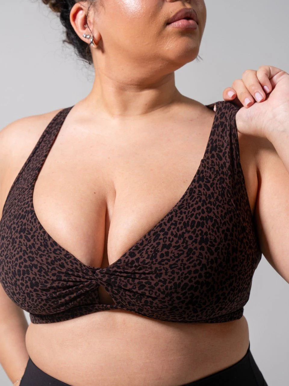 Twist Fit Sports Bra - Leopard Print | Buffbunny Collection