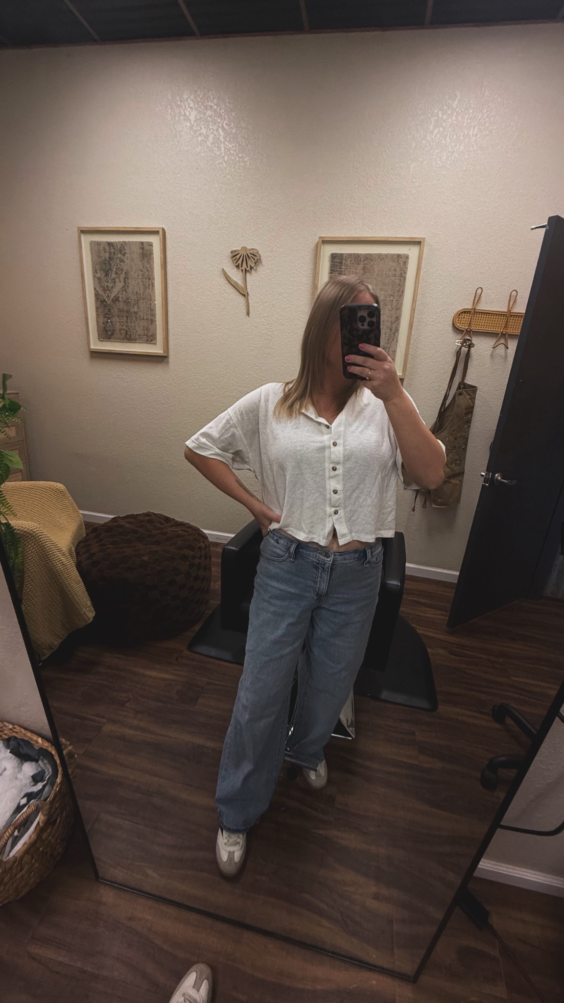 Ootd behind the chair 🤍

These Jessica Simpson jeans are so comfy & cute 



#LTKootd #LTKMidsize #LTKdayinmylife