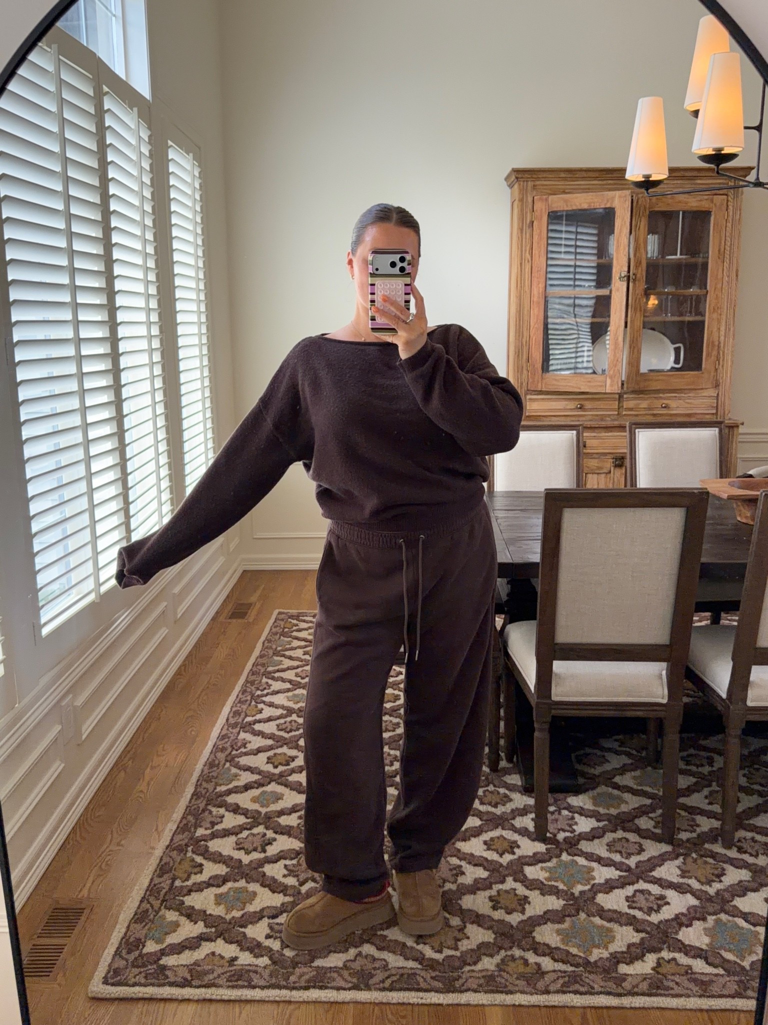 Large sweats I’m 5’ 5”! lower rise of my favorite 90’s style jeans I wear size 30 for a slouchy loose fit, brown sweater Large, blue sweater runs oversized I did a Medium. Both are soft and a wool blend. Large in the trench for a nice oversized fit but love that you can cinch it - so flattering!

#sweats #fallstyle #sweatset #lowrise #bresheppard #uggs