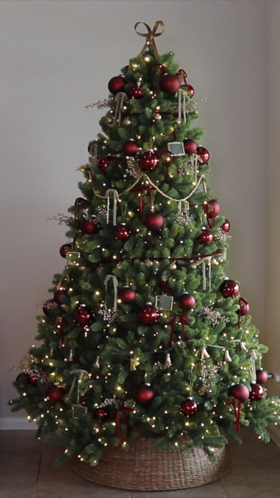 Traditional Christmas tree decorations ♥️ 

Burgundy Christmas 🫶 Brass Christmas 🫶 classic Christmas 🫶

In this post:
🎄 velvet bows in khaki and red 
🎄bow tree topper
🎄 burgundy ornaments 
🎄bells garlands 
🎄velvet garlands 
🎄brass garland 
🎄woven Christmas tree collar 
🎄 picture ornaments 

#LTKHoliday 

#LTKSeasonal #LTKHome