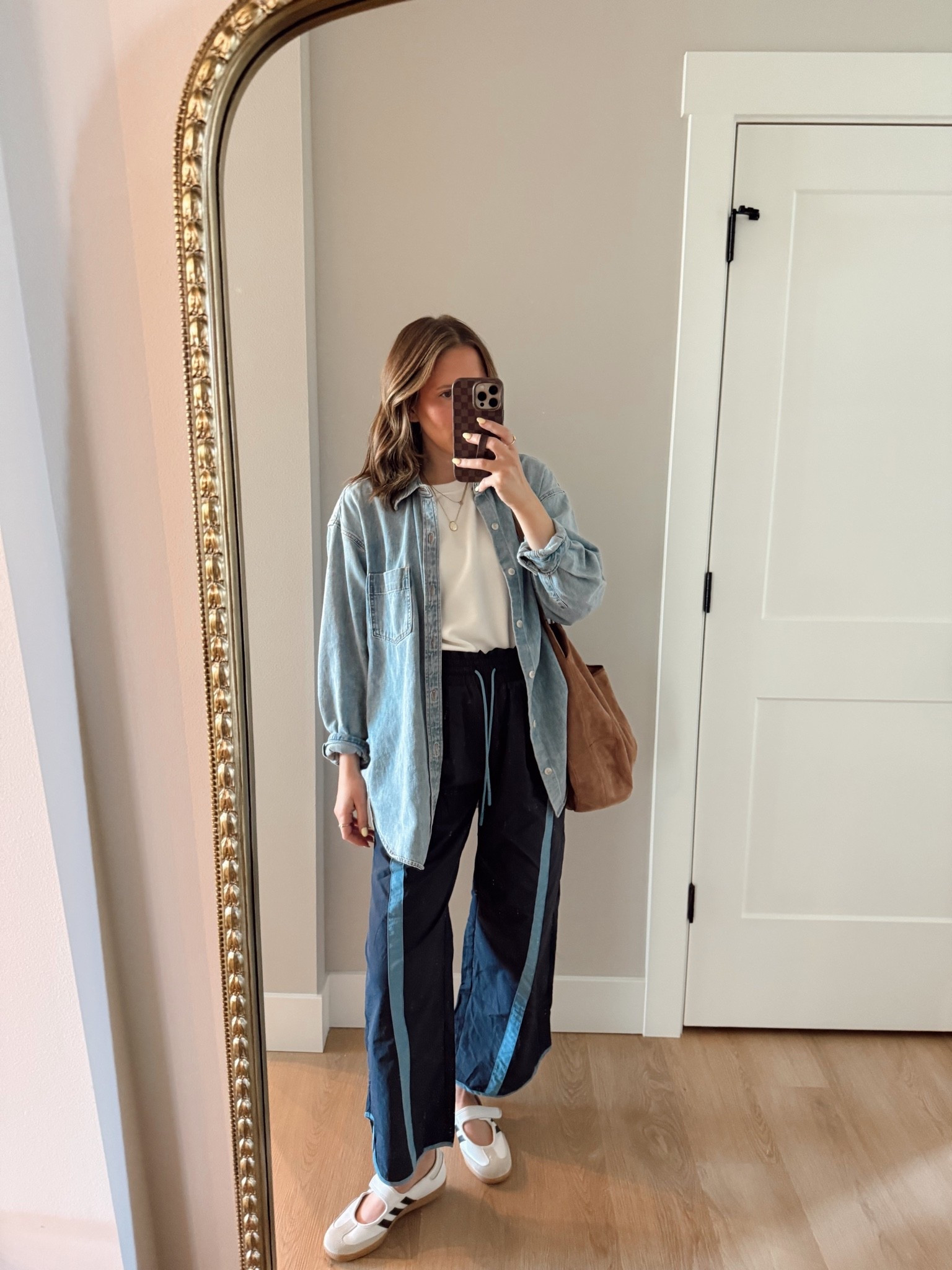 OOTD💙 these pants are an Amazon look for less! I own them in 3 colors. They are so easy and comfy. Wearing a size small in all pieces

Amazon find, Amazon fashion, summer style, pull on pants

#LTKootd