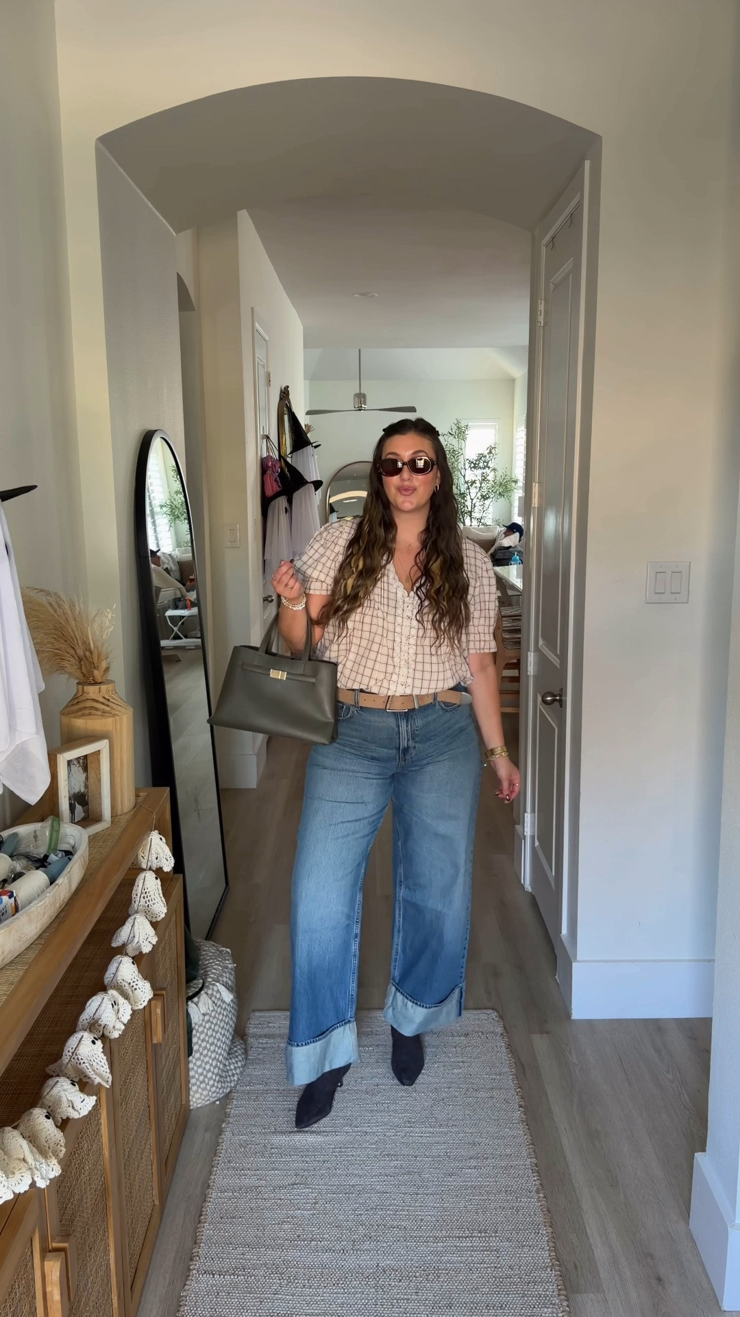 Day 11 of 30 days of midsize outfits! This is an easy fall outfit and you can use AFLTK to save $$! 

Wearing a 33 long in the jeans (something about a wide leg cuffed jean just makes me swoon)! It’s tight bc they’re rigid but I’m hoping to be on a weight loss journey so i didn’t want to get the 34, knowing they always fit bigger than desired after some wear. 

Tts xl top, it’s very light & perfect for hot fall!

Tts booties but size up if in between 🤍