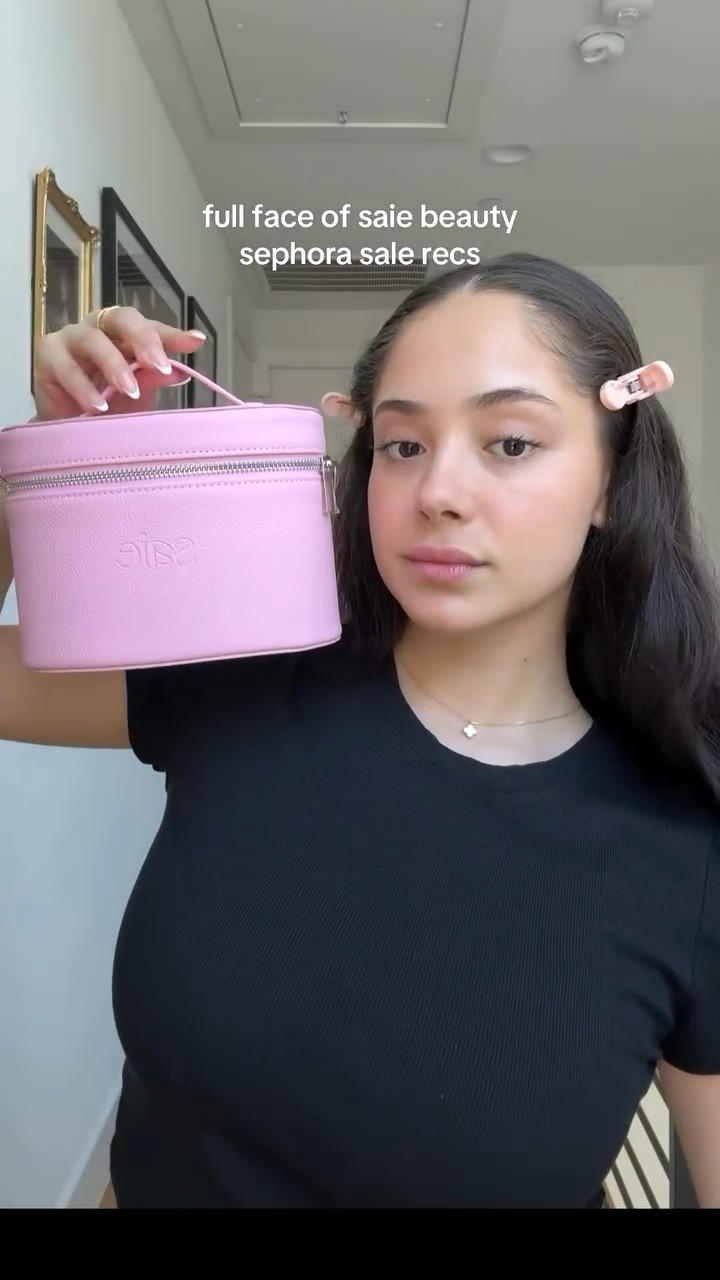 My fav saiebeauty products that you need from the sephora sale🤍! Saie is my go-to brand for effortless, clean makeup essentials for the Signature SaieGlow™ 🤍! Saie is exclusively sold in Sephora and I love that it’s a clean & planet positive beauty brand🫶🏻 The Sephora Sale is 20% off from 4/4-4/14 for Rouge, 15% off from 4/8 - 4/14 for VIB, and 10% off from 4/8-4/14 for Insiders Product description: Dew bronze gel bronzer in salt  Dew blush liquid blush in sweetie The powder blush brush  The base brush  Supersuede baked powder blush in Mia  Super glowy gel in warmglow  #sephorasale #saiebeauty #sephora #beauty #makeup