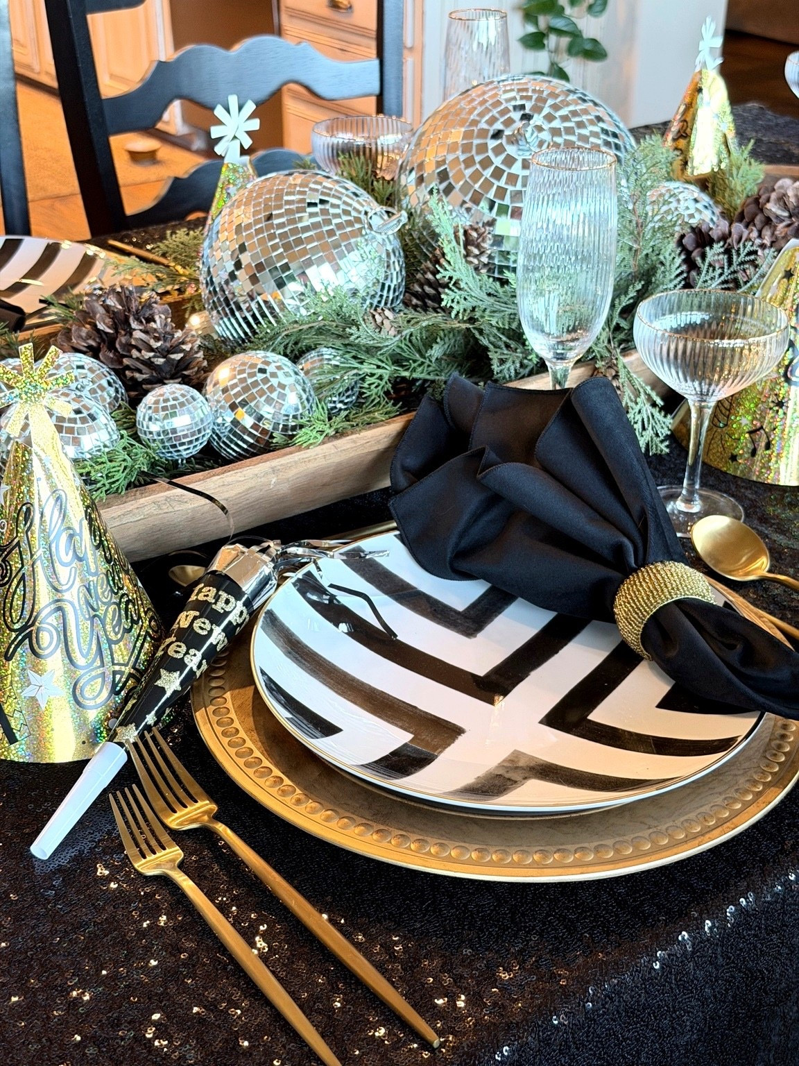 New Year’s Eve Table Decor Ideas

#LTKHome #LTKSeasonal