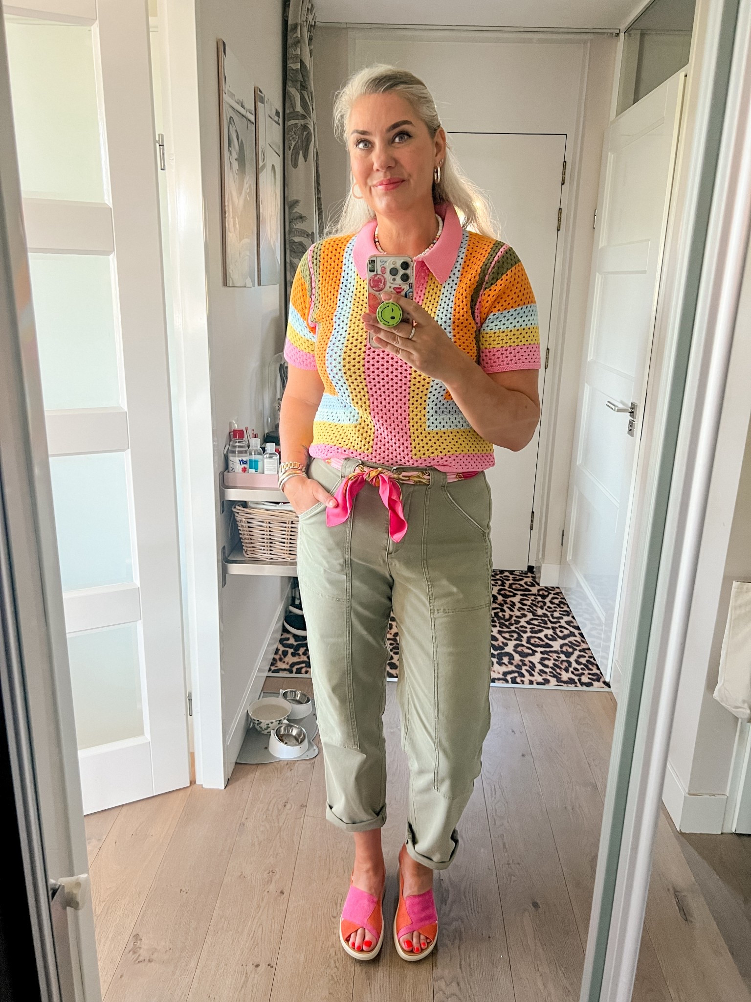 Ootd - Thursday. Multi colored crochet top (L) paired with kaki green cargo trousers (old Marks and Spencer, UK12/long), pink scarf as belt (super old H&M), pink and orange suede sandals (Think shoes)



#LTKeurope #LTKspring #LTKnederlands