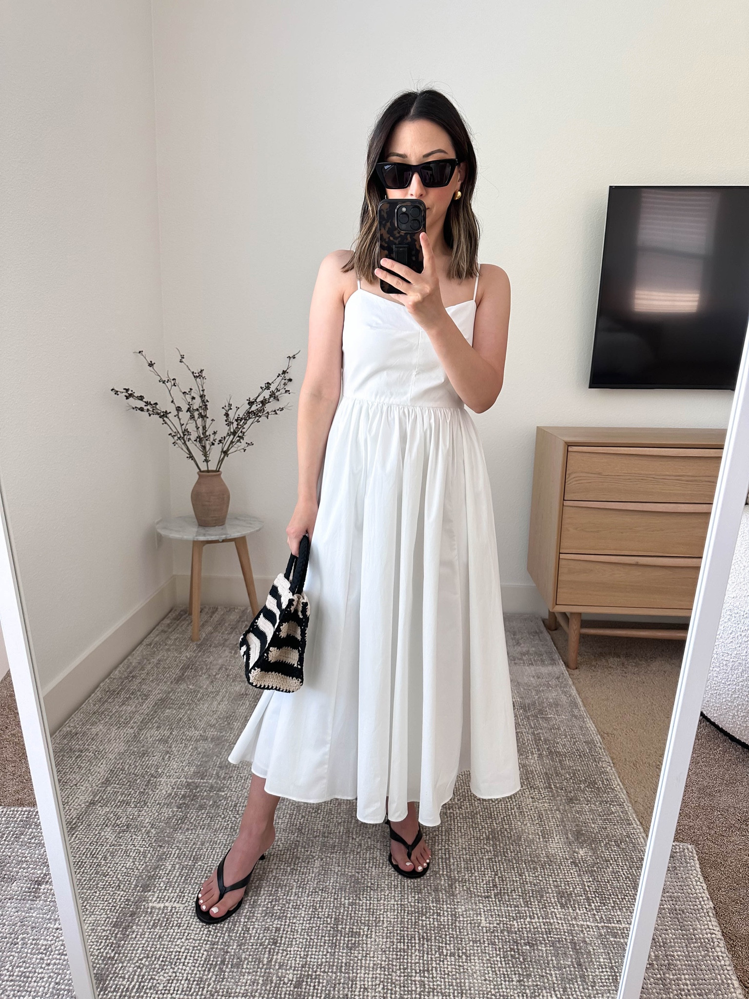 J.Crew poplin white dress. Love how simple this is. Adjustable straps,zipper back, and pockets. I sized down to a 00. 

J.Crew poplin dress 00
J.Crew heels 5
J.Crew mini bag
YSL sunglasses. 



#LTKSeasonal #LTKshoecrush #LTKitbag
