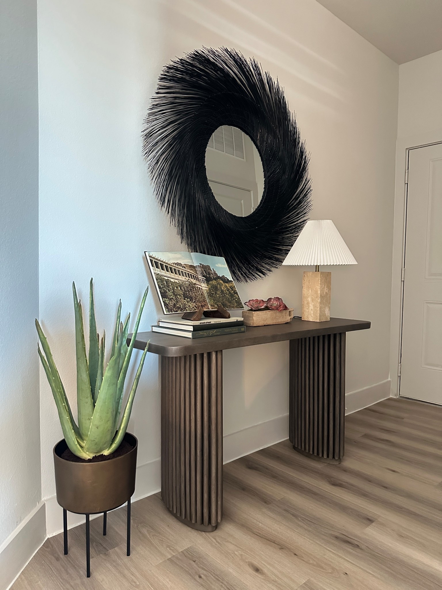 Shop the Sherman Model entryway here! 🛍️

#LTKU #LTKHome #LTKFindsUnder100