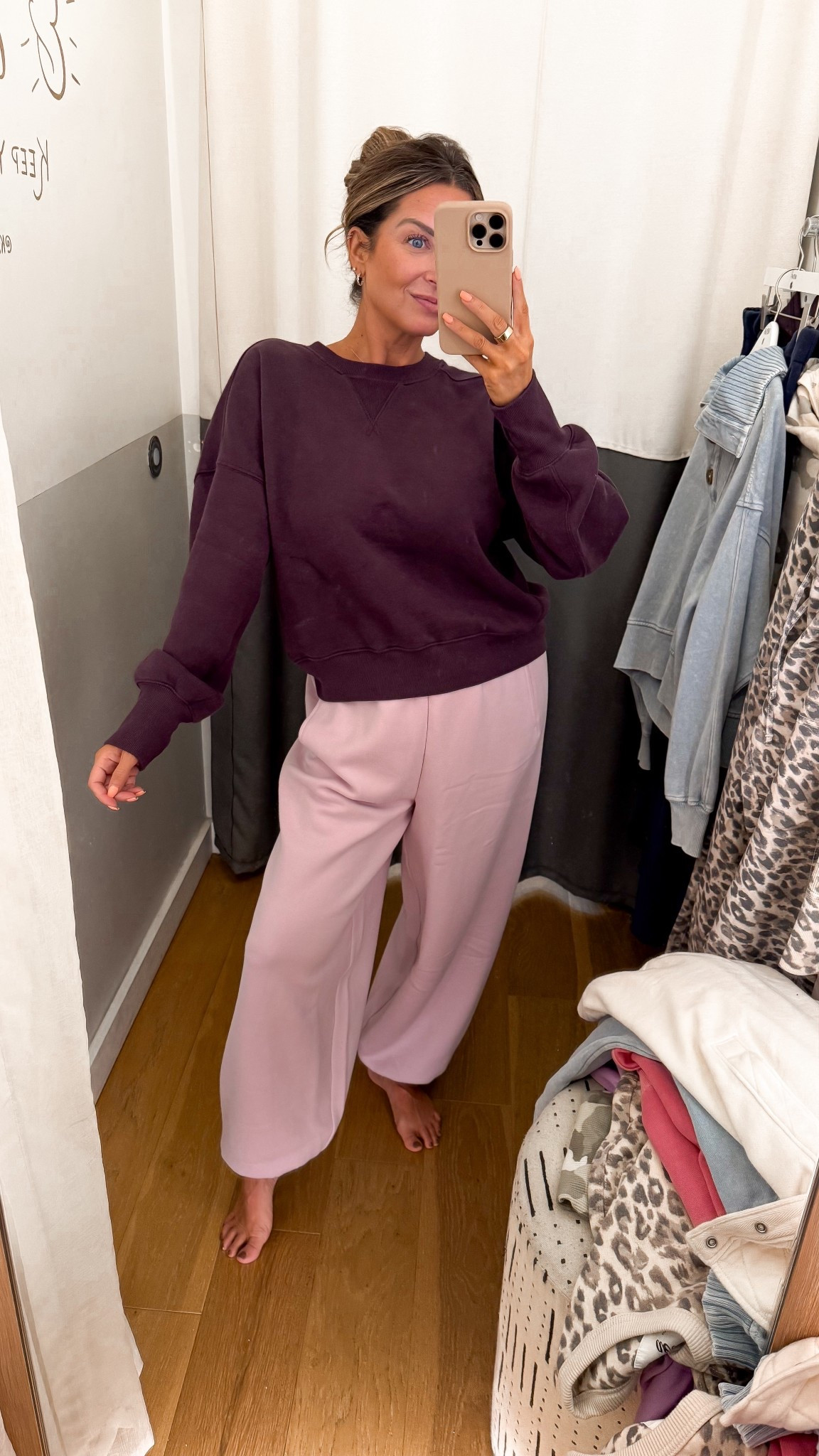 30-50% Off EVERYTHING at Aerie! 😮‍💨👏🏼🍂

Cozy season is here, and I rounded up 13 Fall looks that you’ll never want to take off! Comfy ✔️ Oversized ✔️ ON SALE ✔️

These are perfect for lounging, layering, and living in all fall long! 

Sweatshirt - XSmall
Pants - Medium 