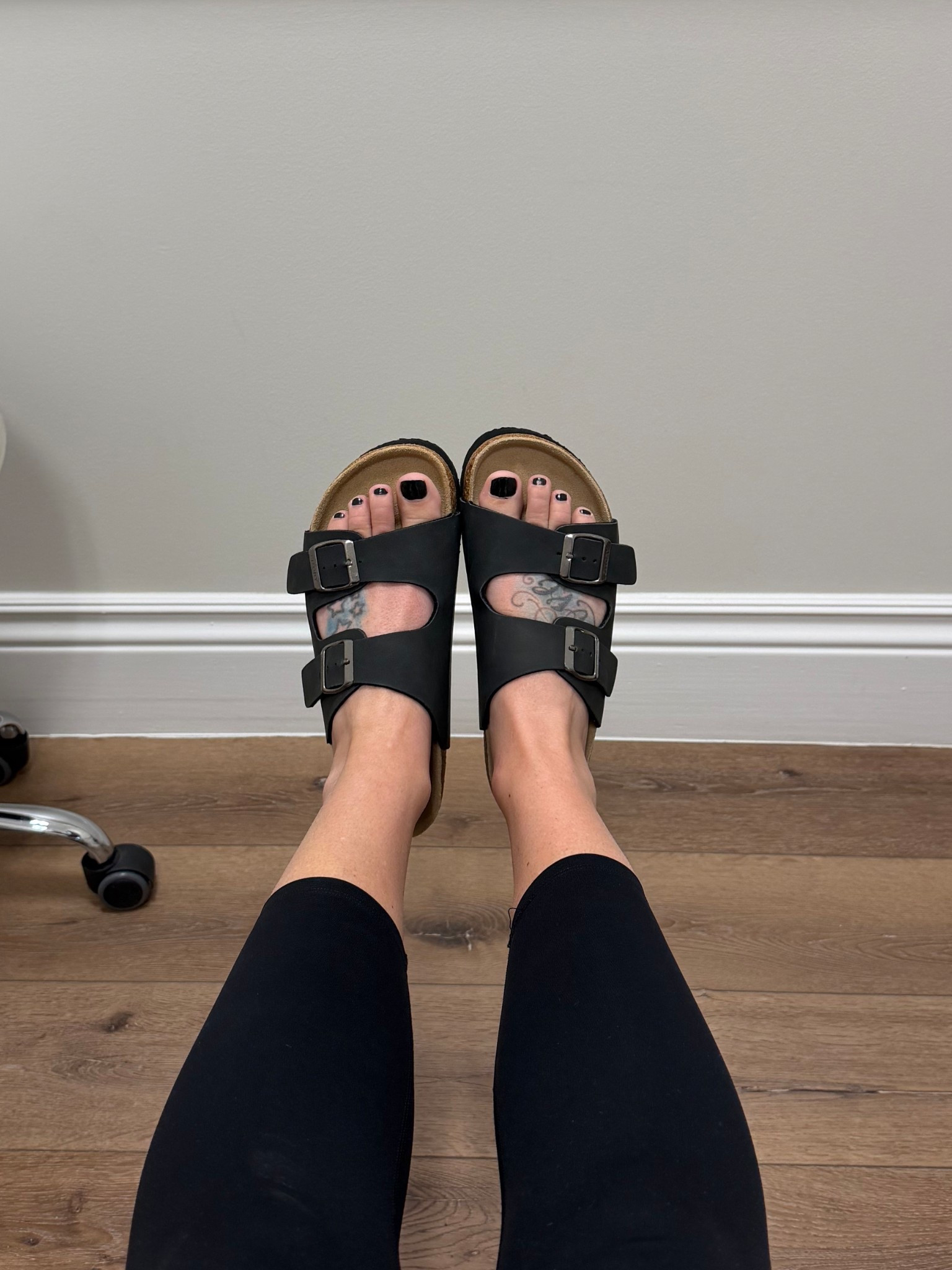 New favorite sandals !! They run true to size and are sooooo squishy and comfy! I am wearing the platform style. #fitoryshoes