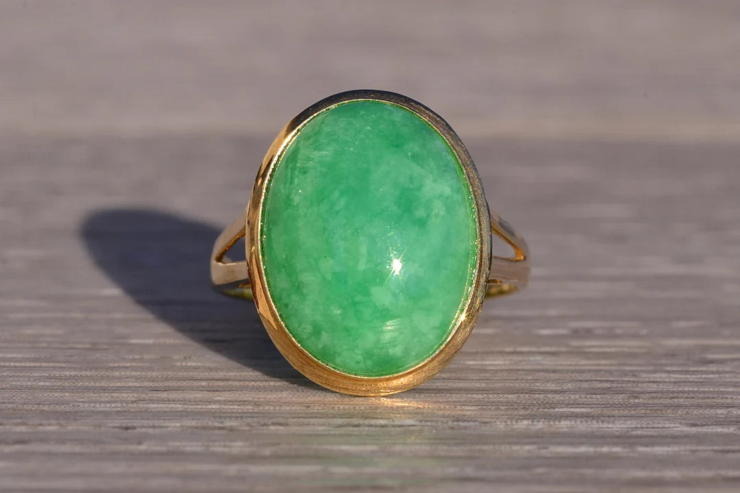 Vintage Jadeite Jade Ring in Yellow Gold - Etsy | Etsy (US)