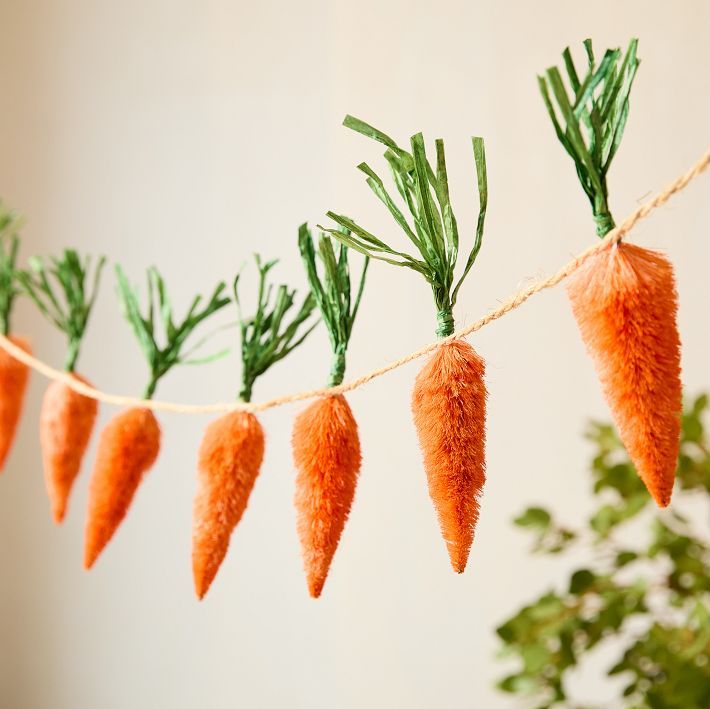 Bottlebrush Carrot Garland | West Elm (US)