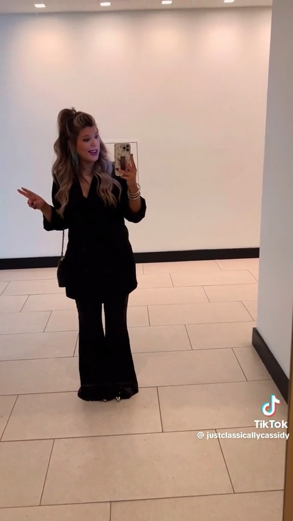 LTK Con Day 1
Outfit Details-
Blazer- Free People
Sequin Pants- old from Vici
Earrings- Hair Candy 
Shoes- Laroude ( RIP to my feet. I absolutely will not link as I hobbled my way home in these 100/10 do not ever recommend 😭)
Purse- Chanel 

#LTKCon #LTKbump #LTKstyletip