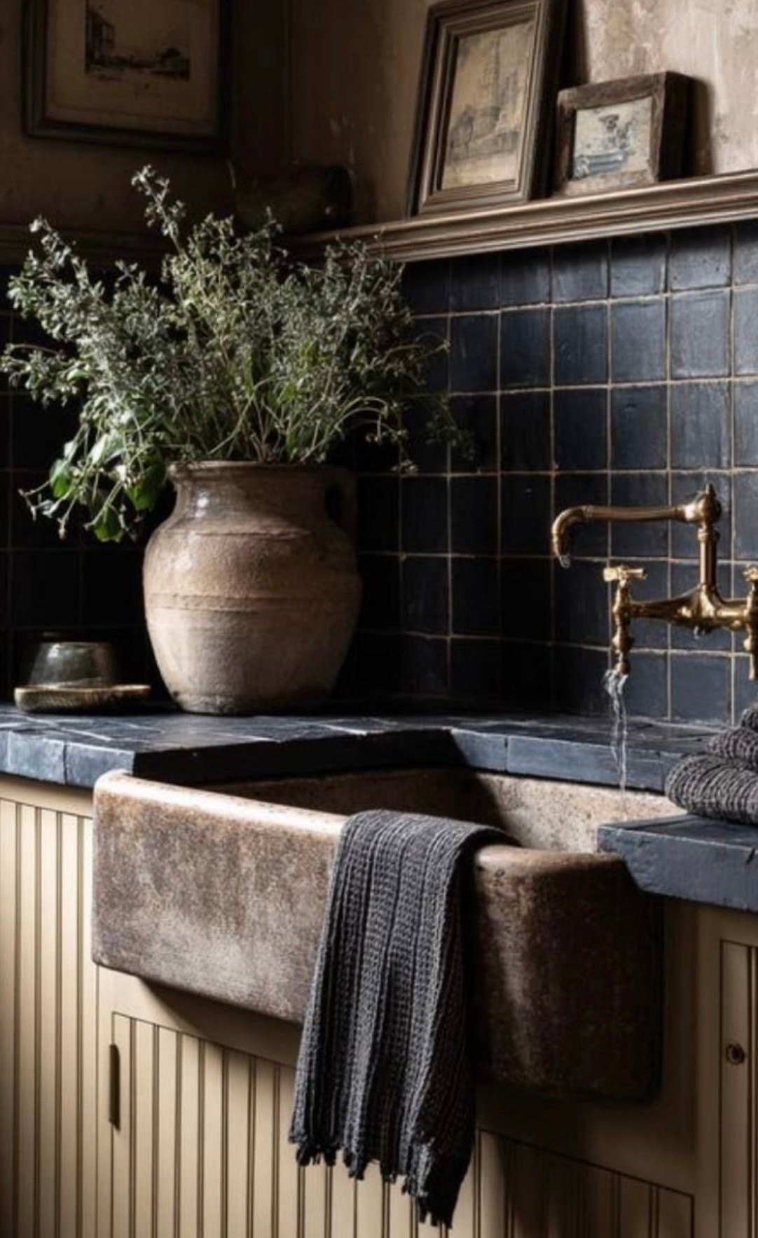 Moody bathroom floor nds 🤎

#LTKHome #LTKSaleAlert
