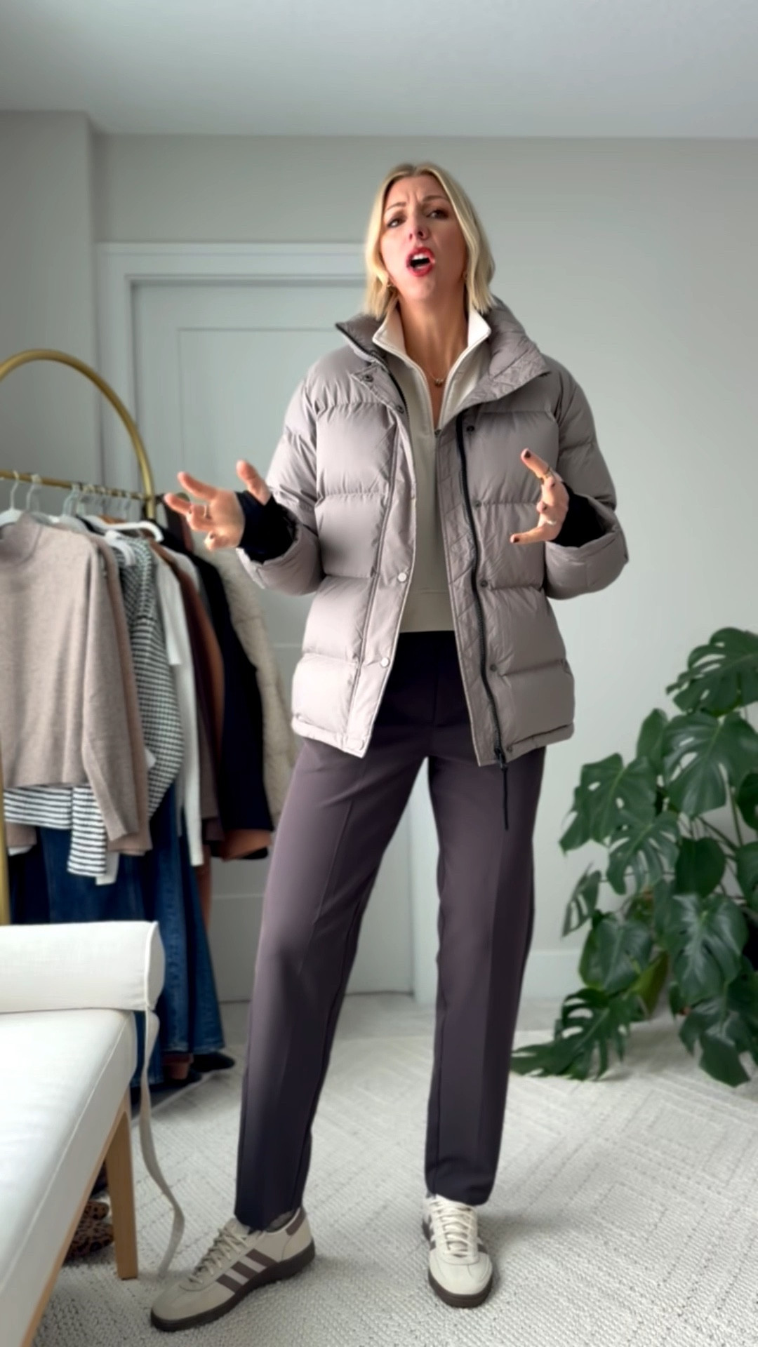 I sized up to a medium in this parka it has a detachable hood👏🏻

#LTKCyberWeek #LTKSaleAlert #LTKActive