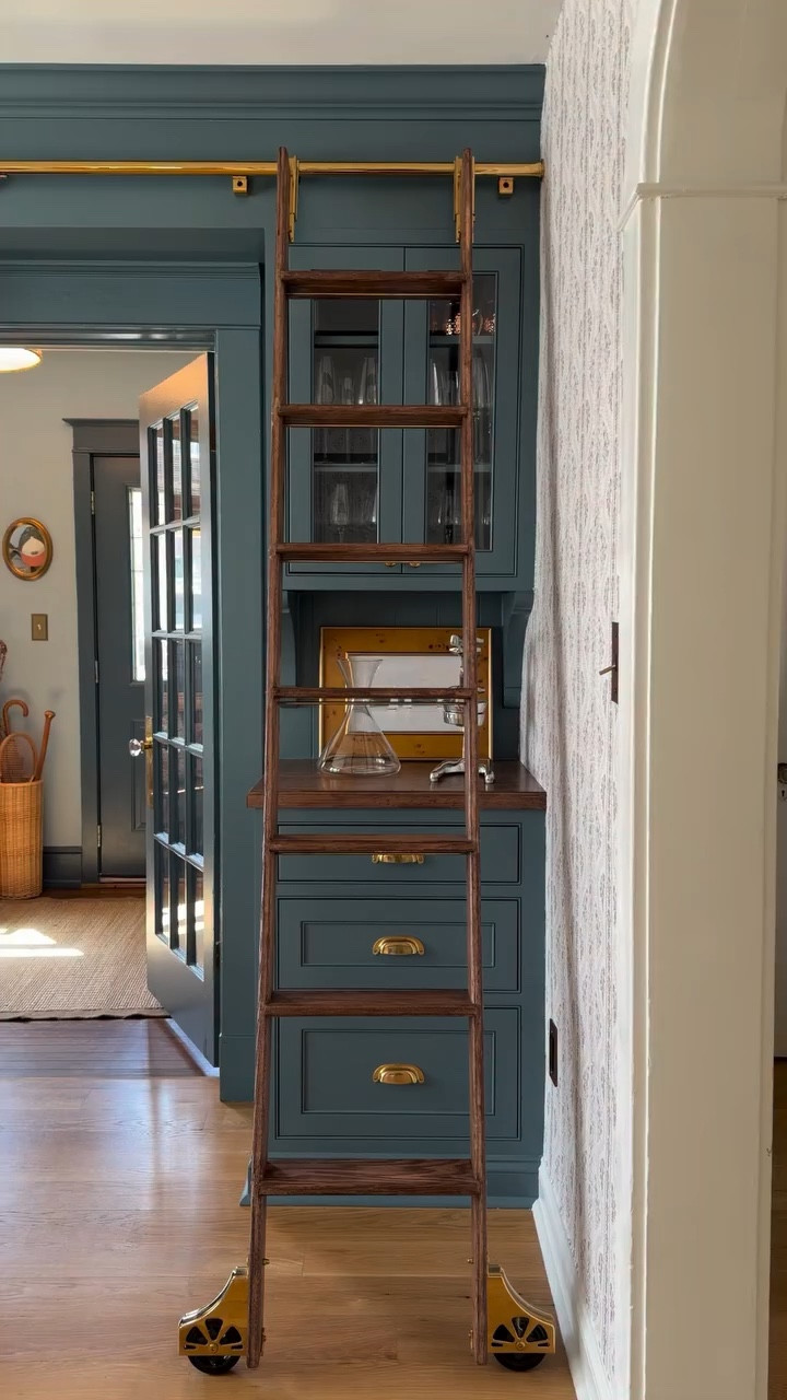 The quiet corners always end up being my favorite. A slow weekend, something poured, the house just settling in.

See something you like? Comment SHOP and I’ll send you the page where you can shop my entire home! 

#classichomedecor #traditionalhome #nancymeyers #moderntraditional #coastalcottage