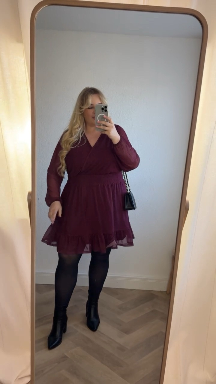 Outfit of the day ♥️

15 % sparen bei Bon Prix mit dem Code:
15bysandra
(Gültigkeit: 13.10. -einschl. 15.10.2026; 15% auf Alles; einmalig einlösbar pro Kundin; gilt in DE App & Webshop)

#plussizefashion #kleid #curvy #muster #autumn #herbst