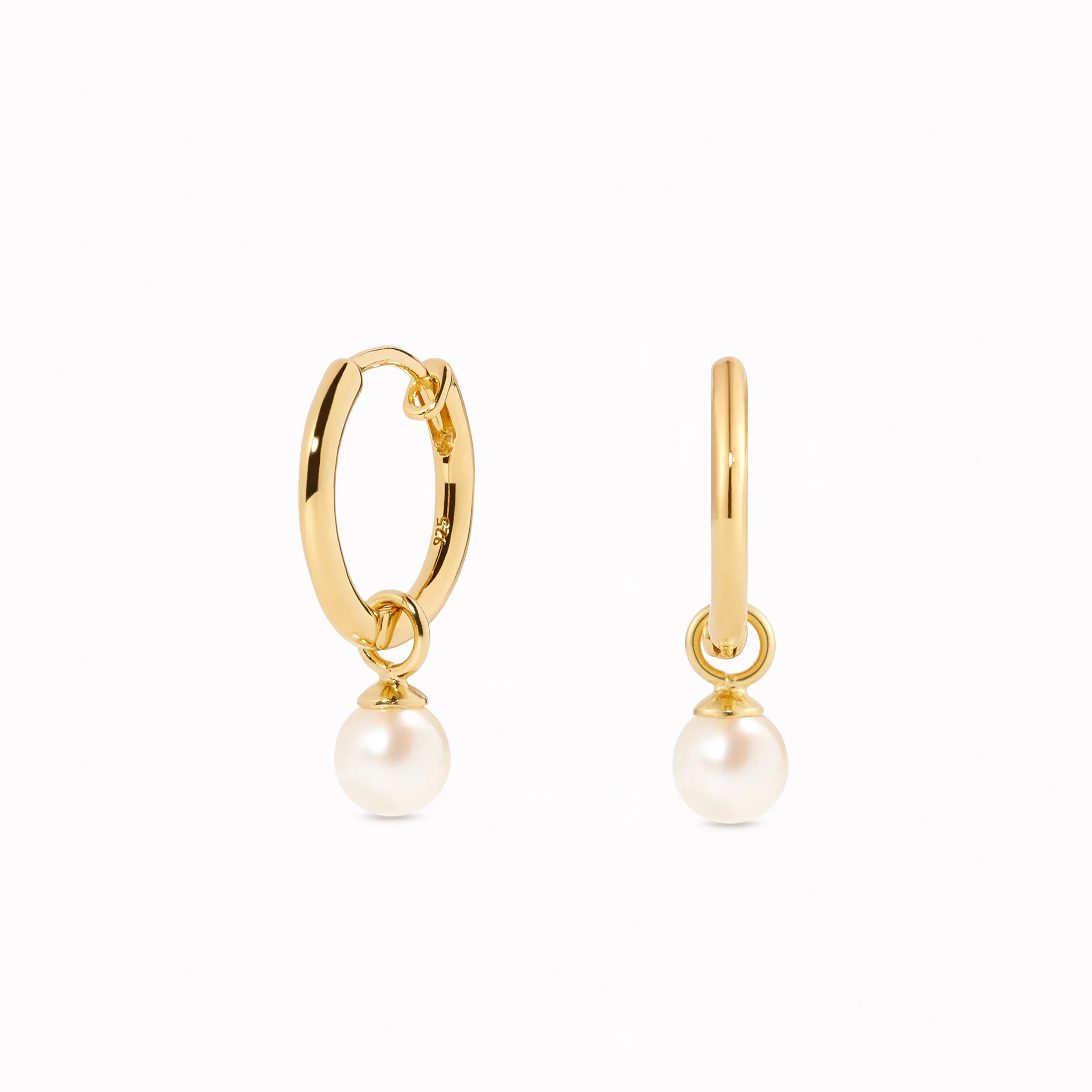 Pearl Huggie Earrings - Kirsten | Linjer