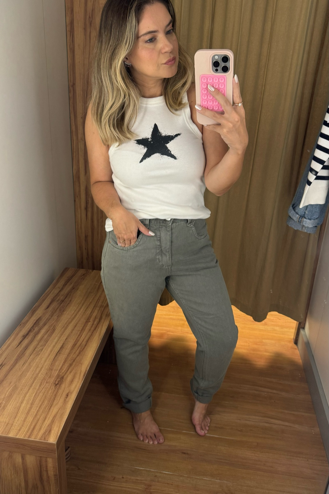 Regata linda com estampa de estrela com jeans mom lindo da Renner ⭐️

#LTKworkwear #LTKbrasil #LTKover40