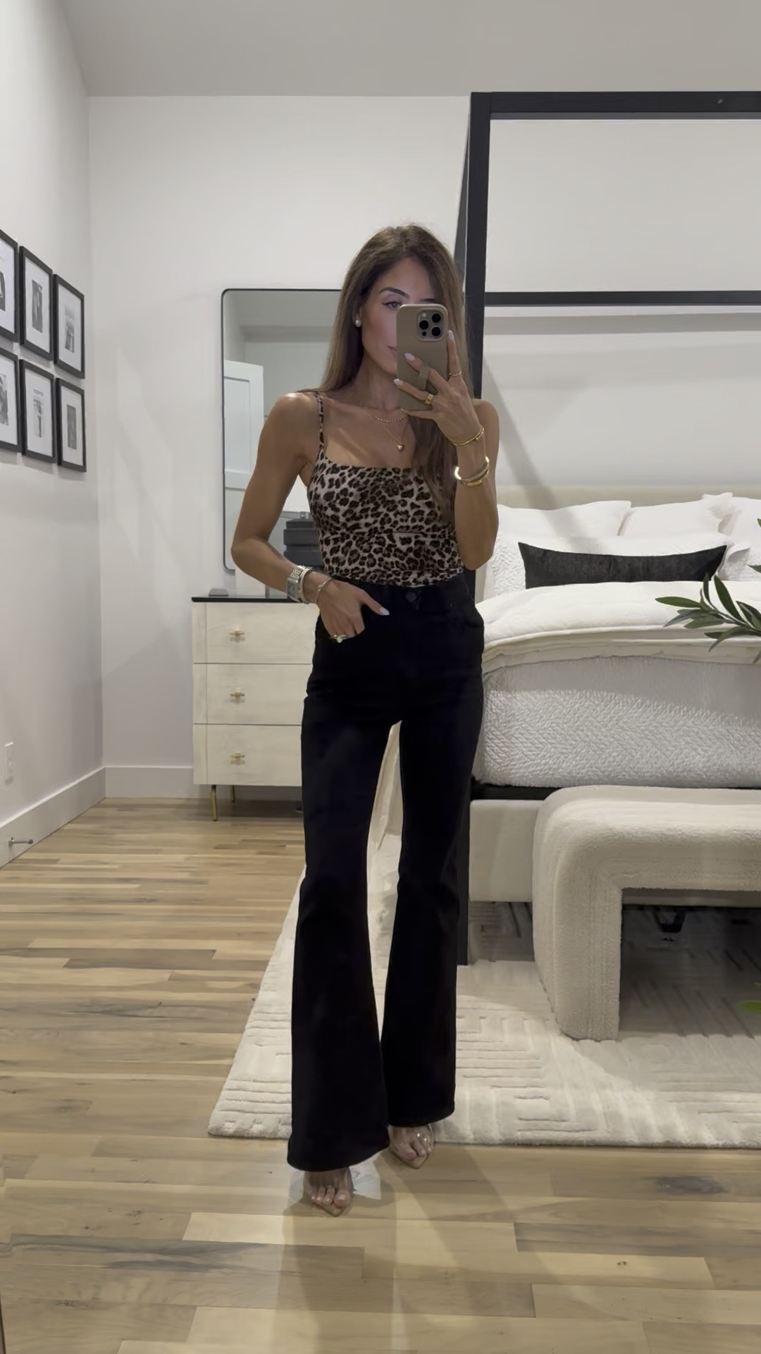 The best flare jeans size 23s or 24s tank top size xs 

#LTKSaleAlert #LTKootd #LTKValentine