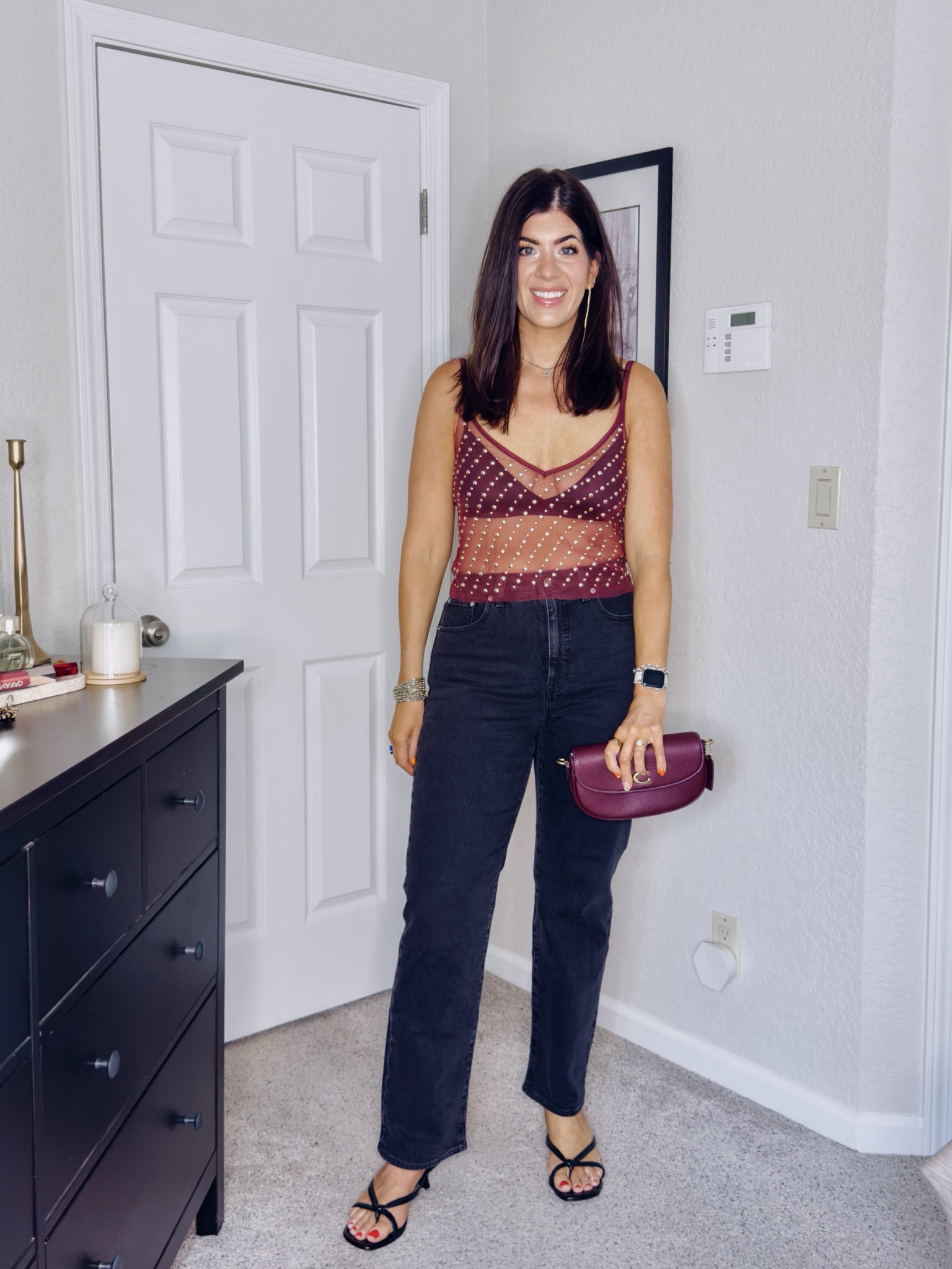 In a medium top, medium bralette and 29 regular straight jeans 

#LTKTall #LTKMidsize #LTKSaleAlert