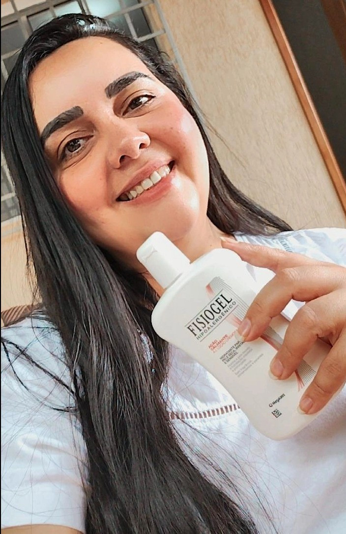 A dica de hoje é pra quem tem pele sensível e ressecada. O Fisiogel Ai Bálsamo Lipídico Restaurador é um hidratante para pele seca sensível e irritada.Clinicamente testado por dermatologistas. É hipoalergênico, não comedogênico. Loção leve e de rápida absorção, espalha facilmente e é adequada para o uso em todo o corpo.Ele é meu querido aqui em casa,Uso até no meu bebê(Recomendado pelo dermatologista)

#LTKbrasil #LTKfamily #LTKbeauty