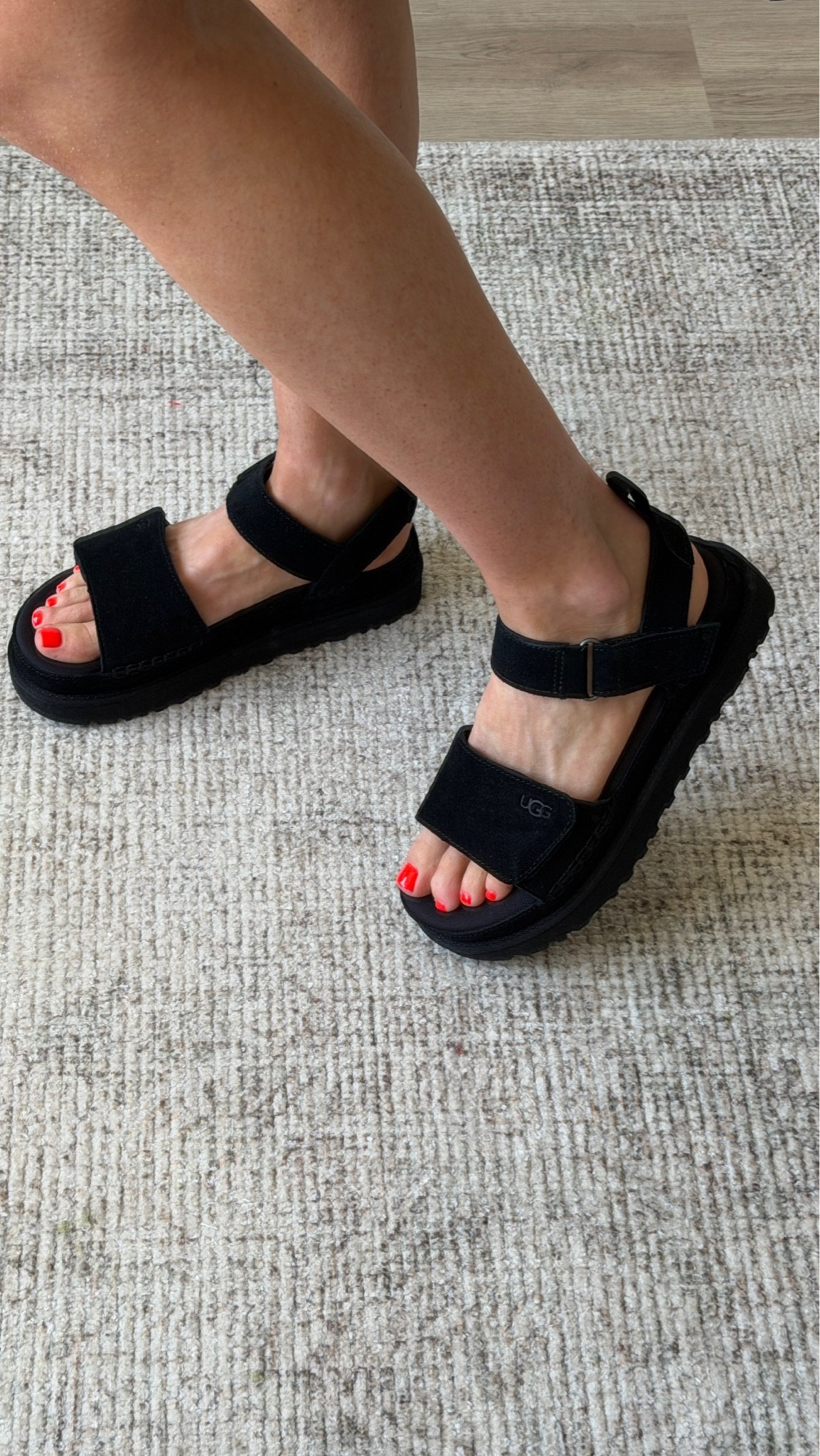 For sizing, I wear a UK 5 and I got these in the UK 5.5 so sized up a half 
AD @uggeurope