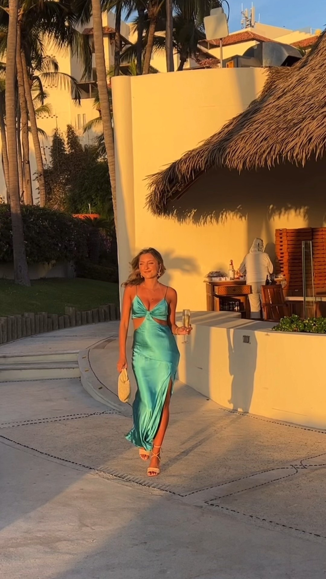 vacation outfit of the night. code MCKENZIEFO for 10% off 🐬 wearing an XS 