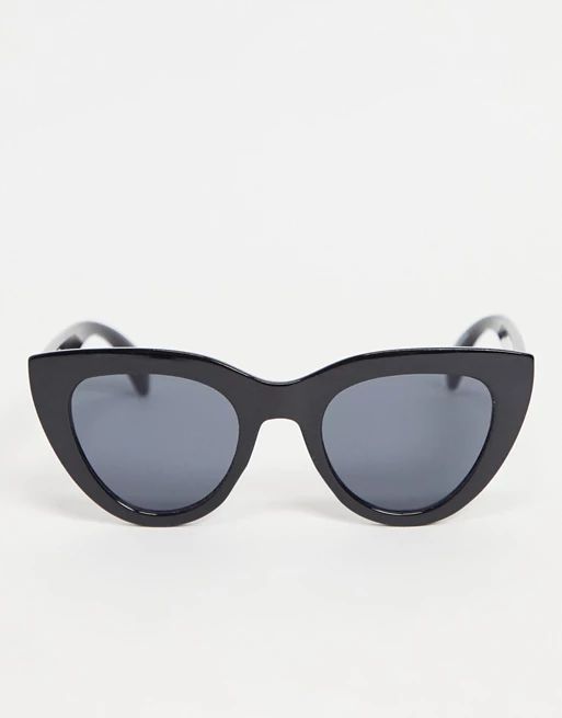 Monki – Isla – Runde Oversize-Cat-Eye-Sonnenbrille in Schwarz | ASOS (Global)