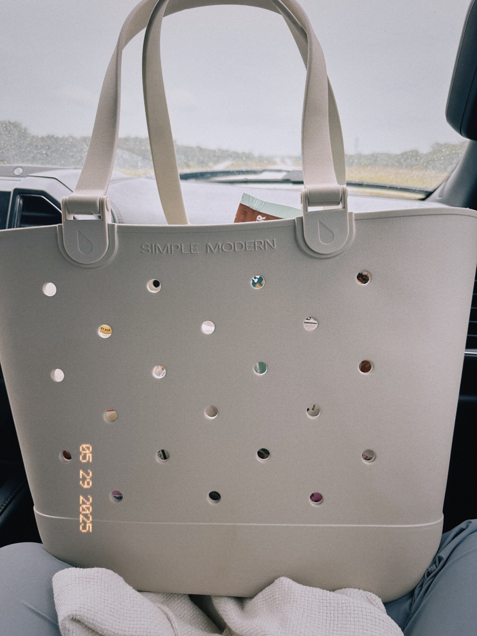 I’ve been wanting a bag like this but wanted a neutral color and didn’t want to pay the price of a Bogg Bag. This Simple Modern XL size is on sale for $52.49!!! 

Medium- $41.99
Large- $48.99 
So many color options! Grab it while it’s on sale! 

Perfect for snacks on our road trip and will come in handy all summer long ☀️

#LTKSaleAlert #LTKKids #LTKItBag