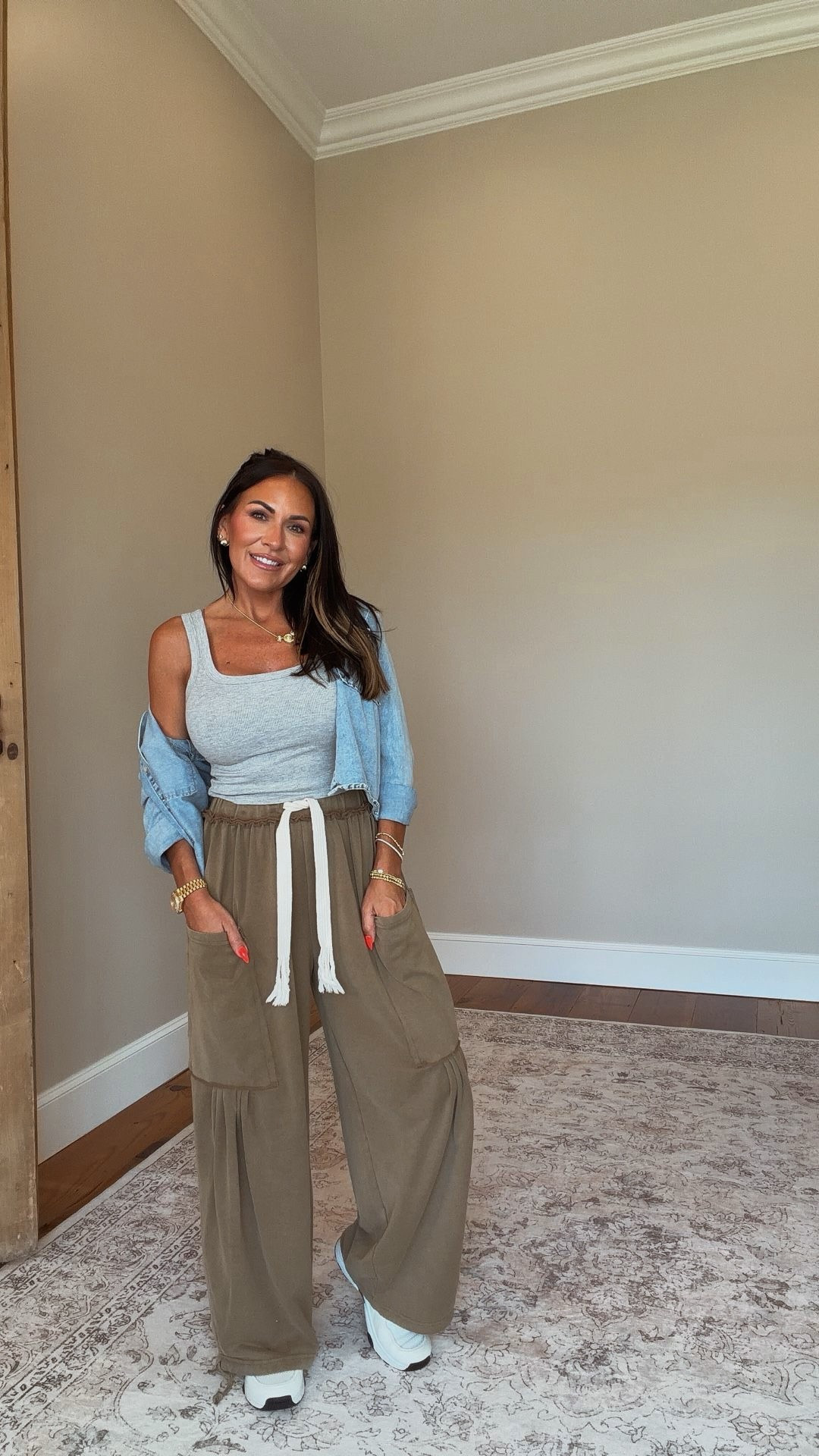 Apparently I was so exhausted coming home from Beverly Hills that I completely forgot to post this airport outfit. 😂

Running on caffeine and pure determination, but at least the outfit showed up ready to work.

Everything is from Amazon, ridiculously comfortable, petite-friendly, and the kind of travel outfit that makes you feel put together even when you’re counting down the minutes until your own bed.

These pants have become one of my favorite travel staples. They feel effortless, don’t wrinkle, and somehow make a basic tank and button-down look like an actual outfit.

Wearing a size small.

5’2” • 130 lbs • 25” waist • 34DD

#AmazonFashion #PetiteFashion #Over40Style #AirportStyle #TravelOutfit