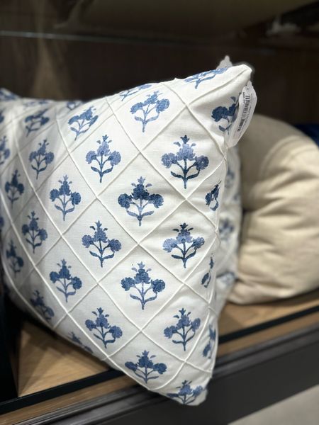 SALE✨ Ballard Borbela Floral Pillow Throw  

Ballard Designs, Grandmillenial, Coastal, Blue and White

#LTKSeasonal #LTKsalealert