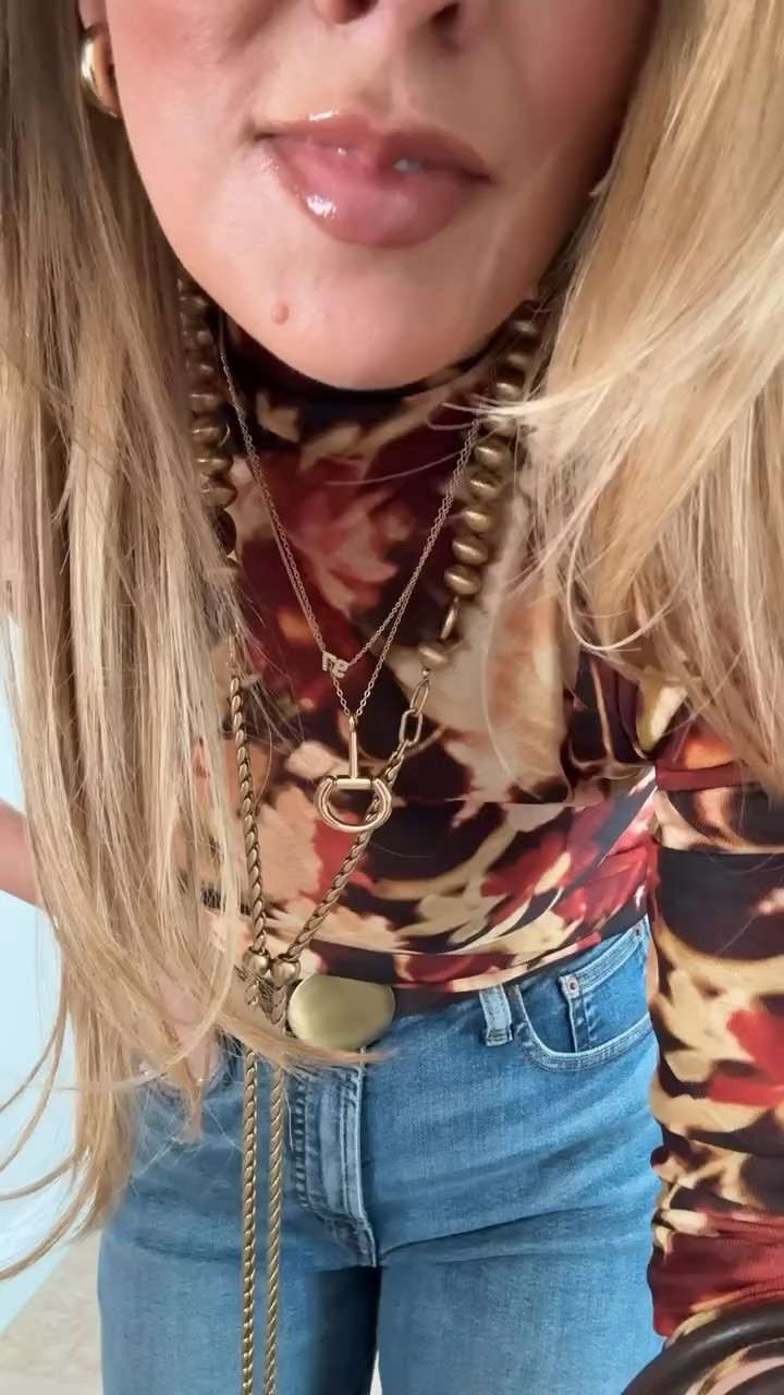 I first got this print in a dress but saw it came in a shirt and needed it! Also, nothing I love more than the sound of clanking jewelry and this necklace is everything and more!

Ash Sizes:
Height: 5’6”
Weight: 140lbs
Top: medium
Pants: 6, medium, 28

#LTKootd #LTKgrwm