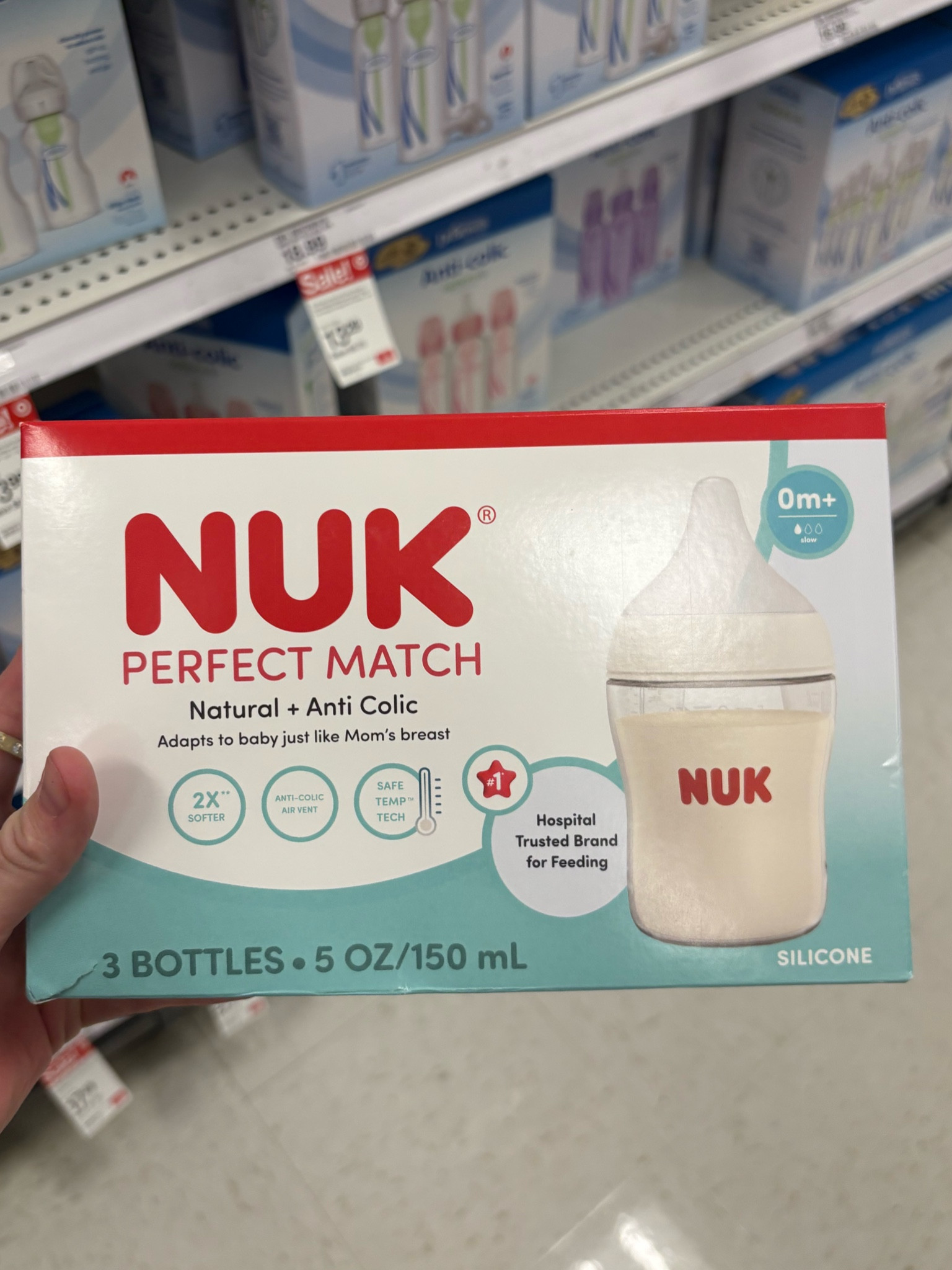 If you’re not able to find the evenflo bottles these are also a great option for babies! The shape of the nipple is optimal and doesn’t leave a bunch of dead space which helps baby achieve a deep latch! This bottle is great for not just breastfed babies but formula fed babies as well. #babybottle #ftm #breastfeeding 