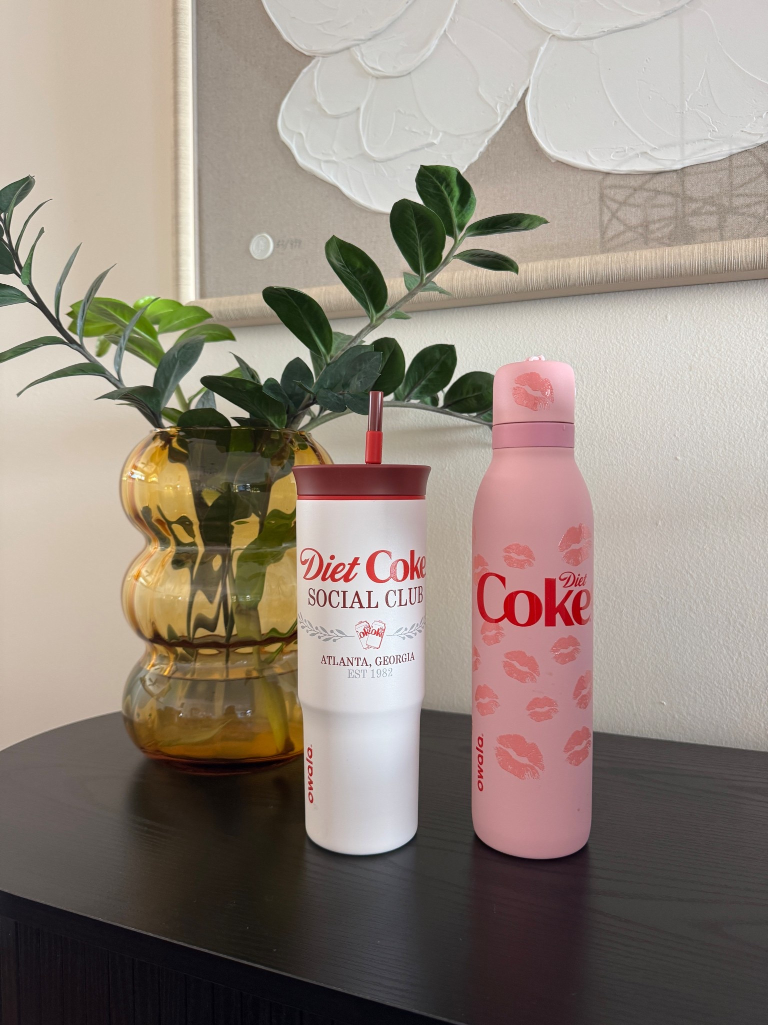  #ad I can’t decide which color I like better in the new Owala x Diet Coke carbonated friendly tumbler 😍 @owala @dietcoke @target #Owala #DietCoke #OwalaTargetExclusive #TargetPartner #Target